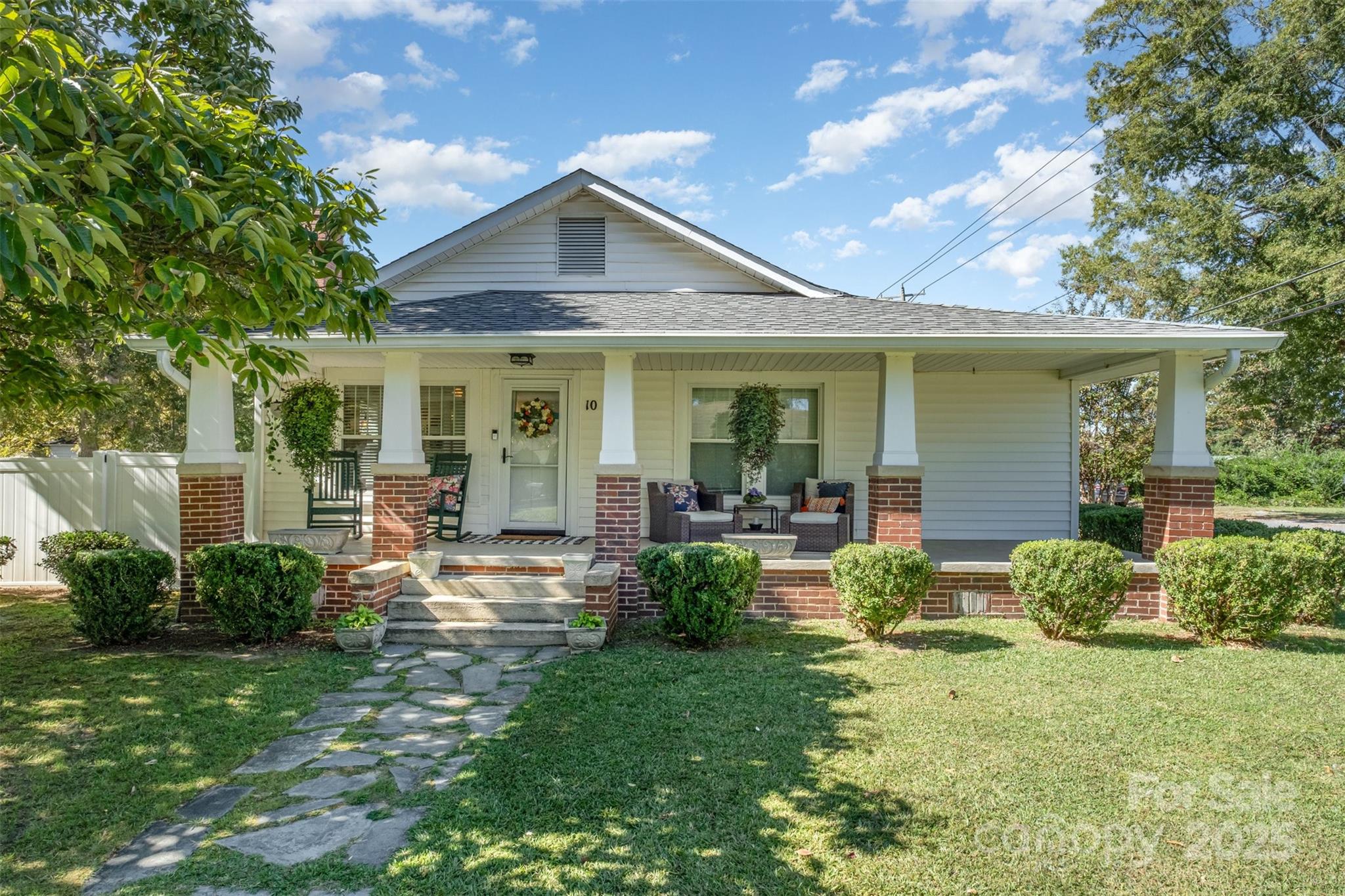 10 Willowbrook Drive NW