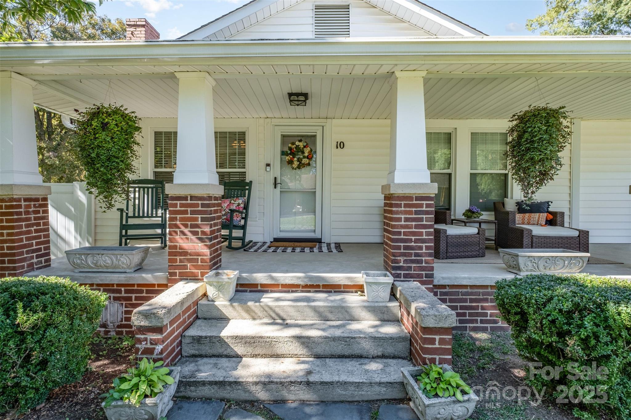 10 Willowbrook Drive NW