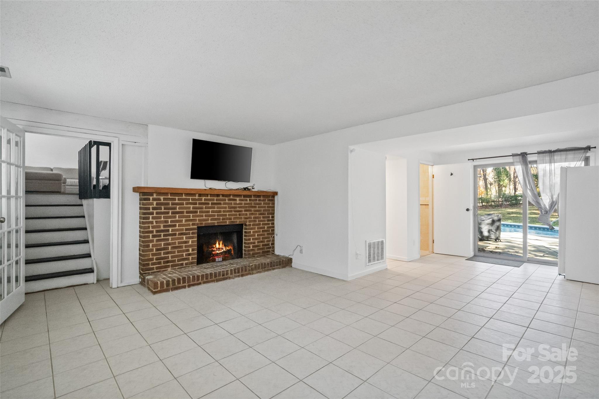 5709 Shadow Creek Road