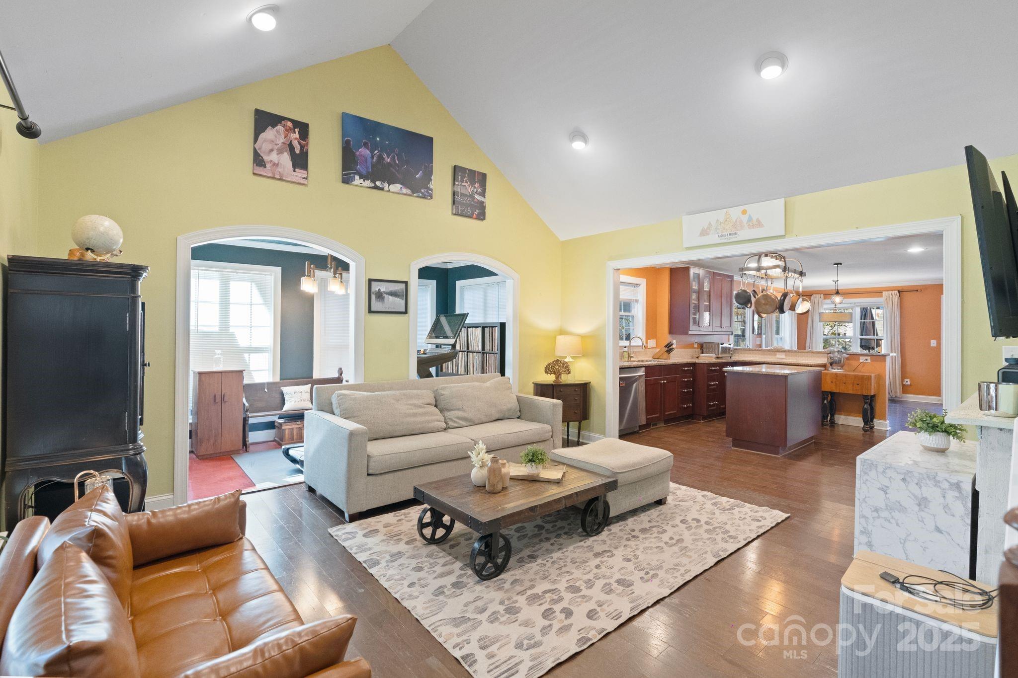 2327 Pinckney Avenue