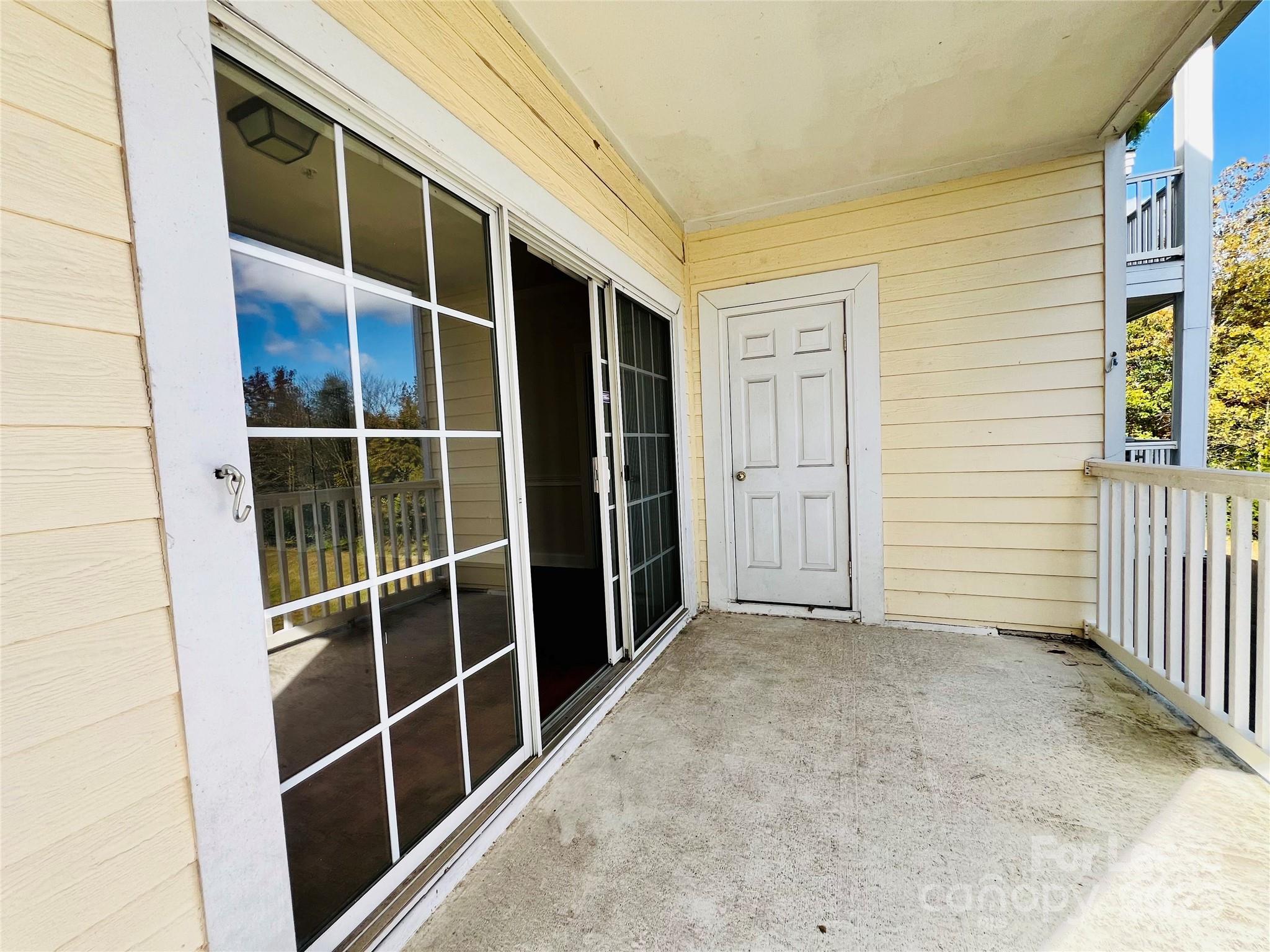 8929 Meadow Vista Road