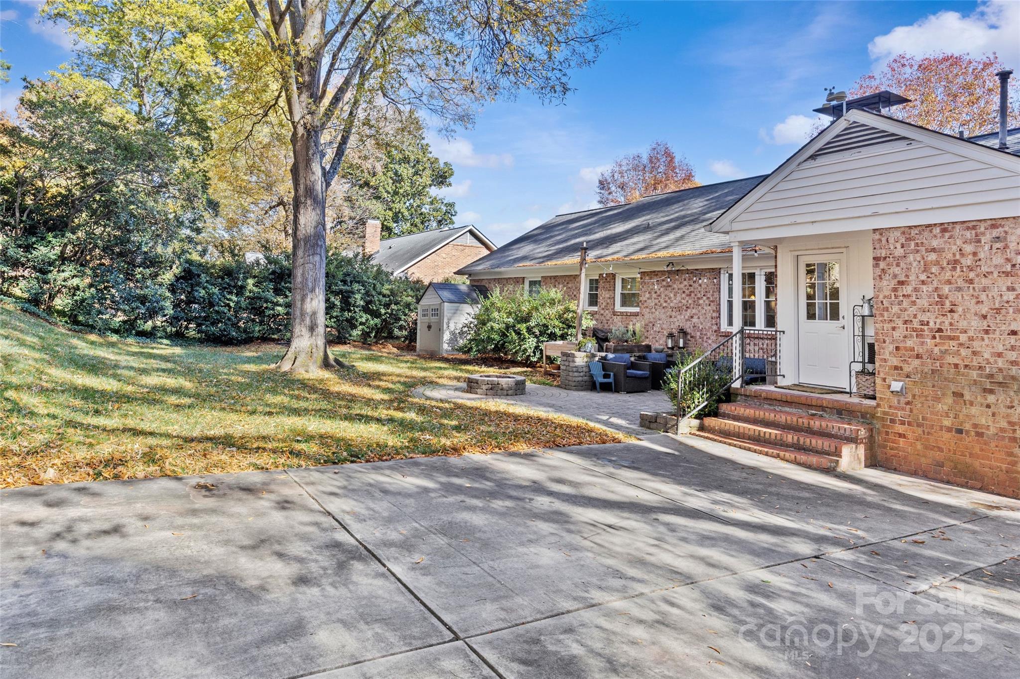 7526 Whistlestop Road