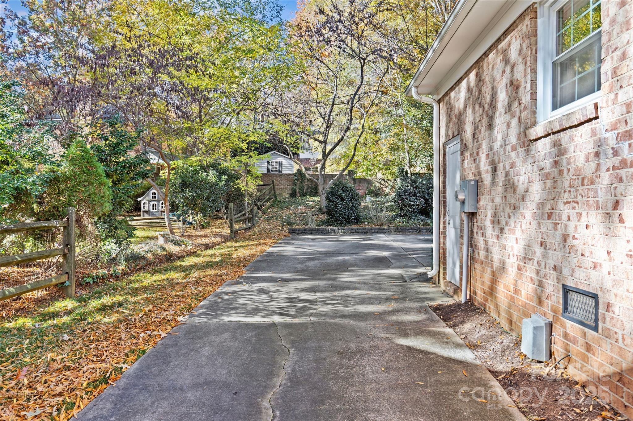 7526 Whistlestop Road