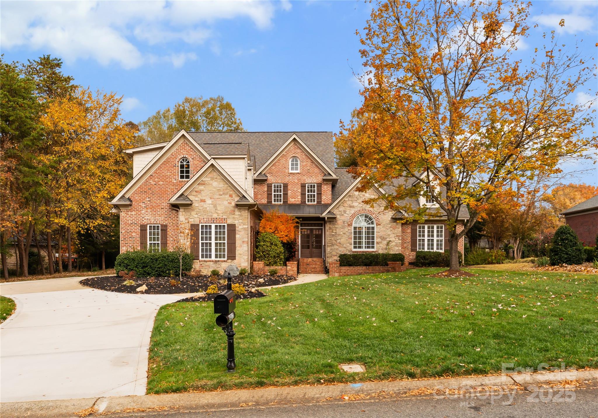 6412 Robin Hollow Drive