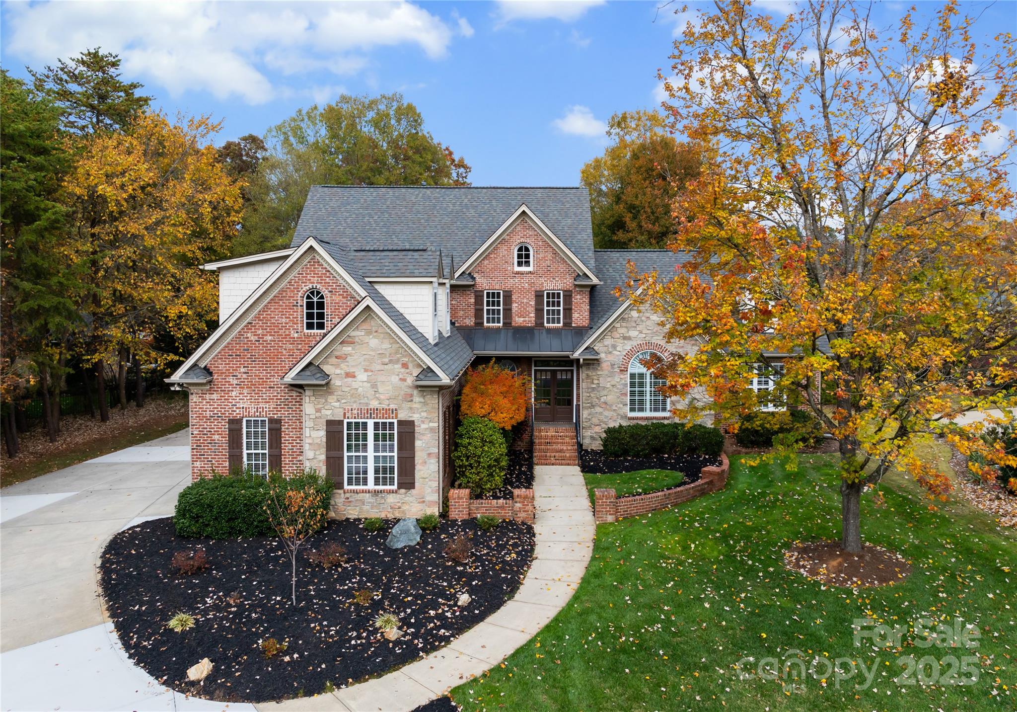 6412 Robin Hollow Drive