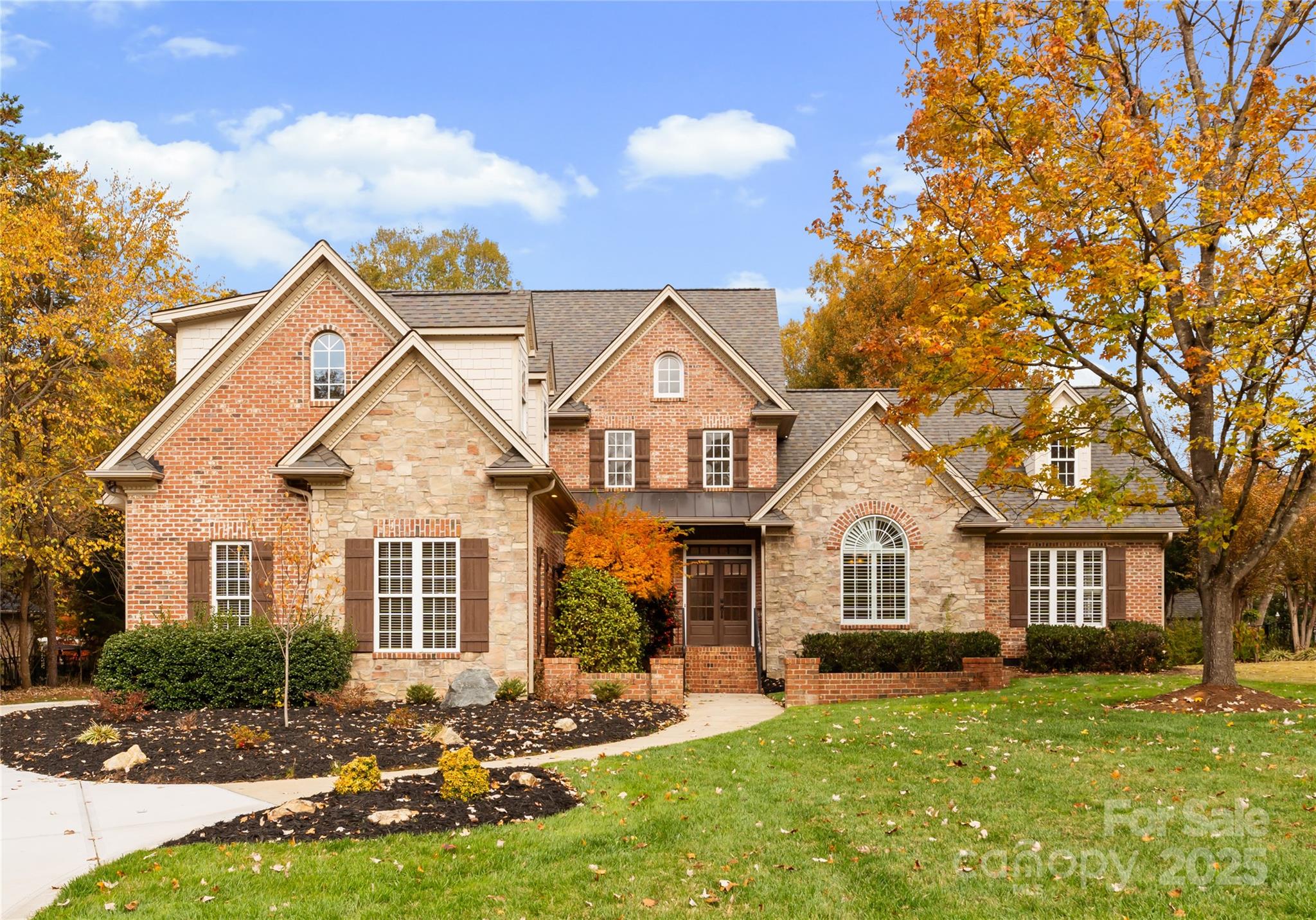 6412 Robin Hollow Drive