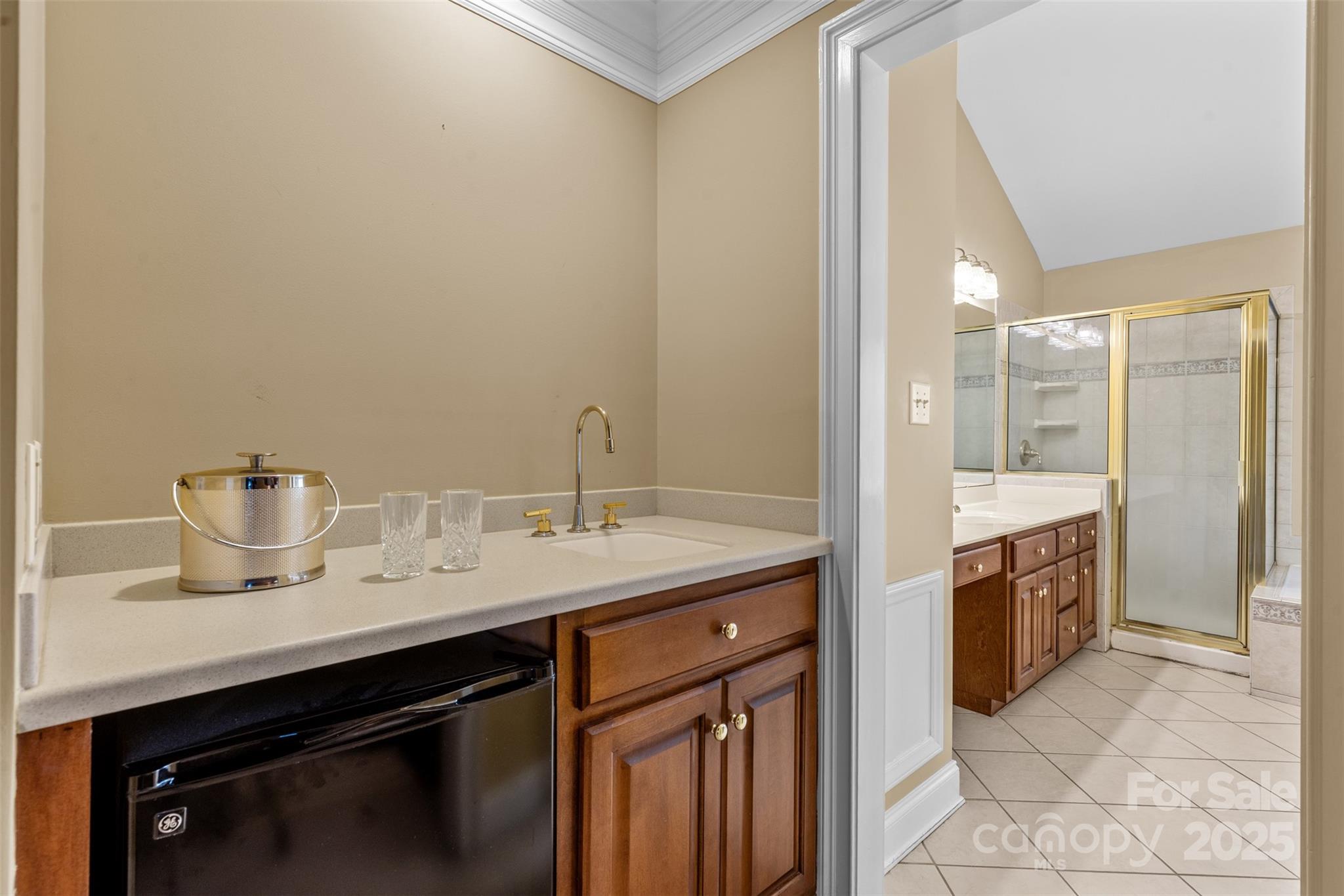 6041 Bluebird Hill Lane