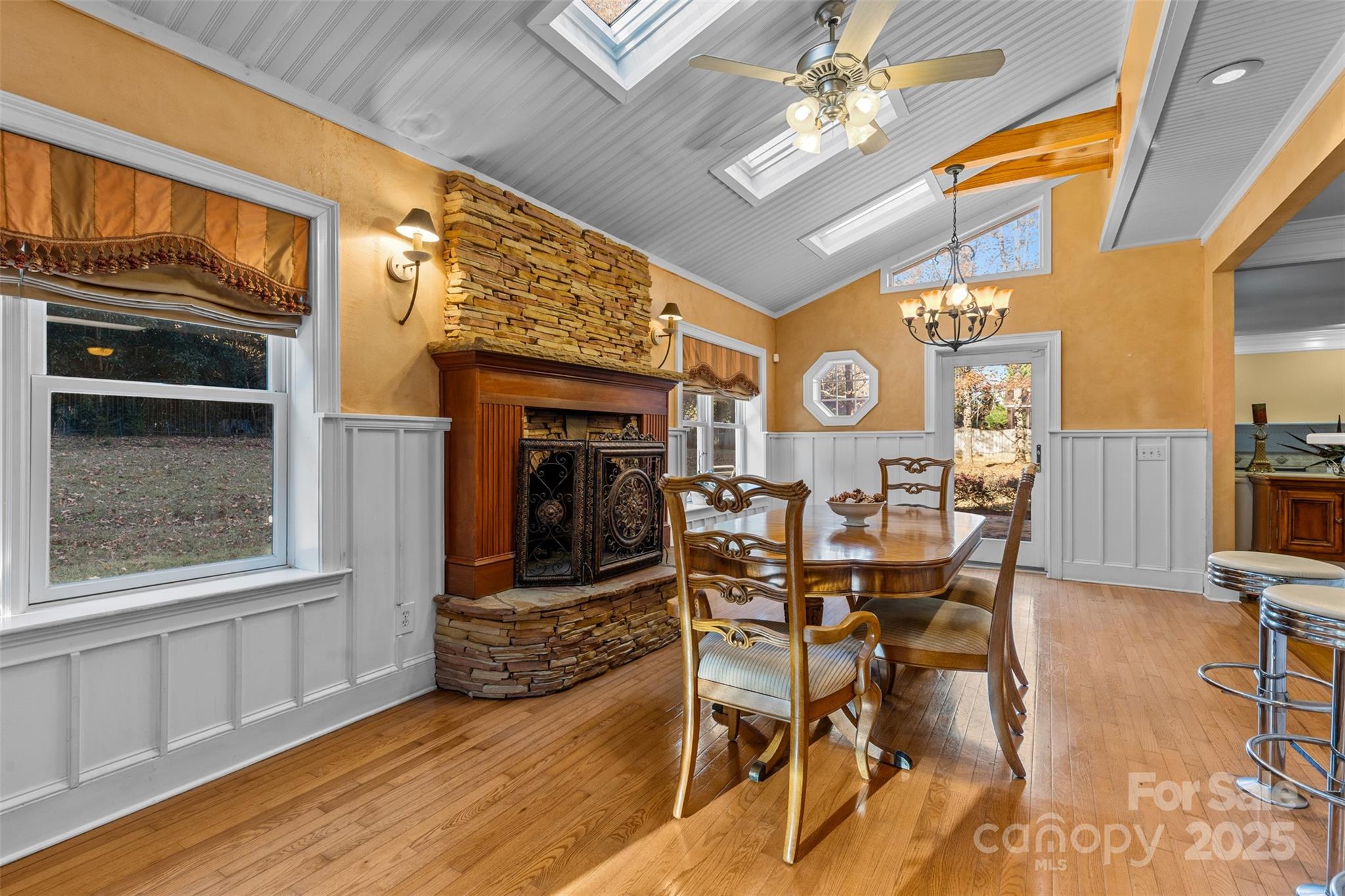 6041 Bluebird Hill Lane