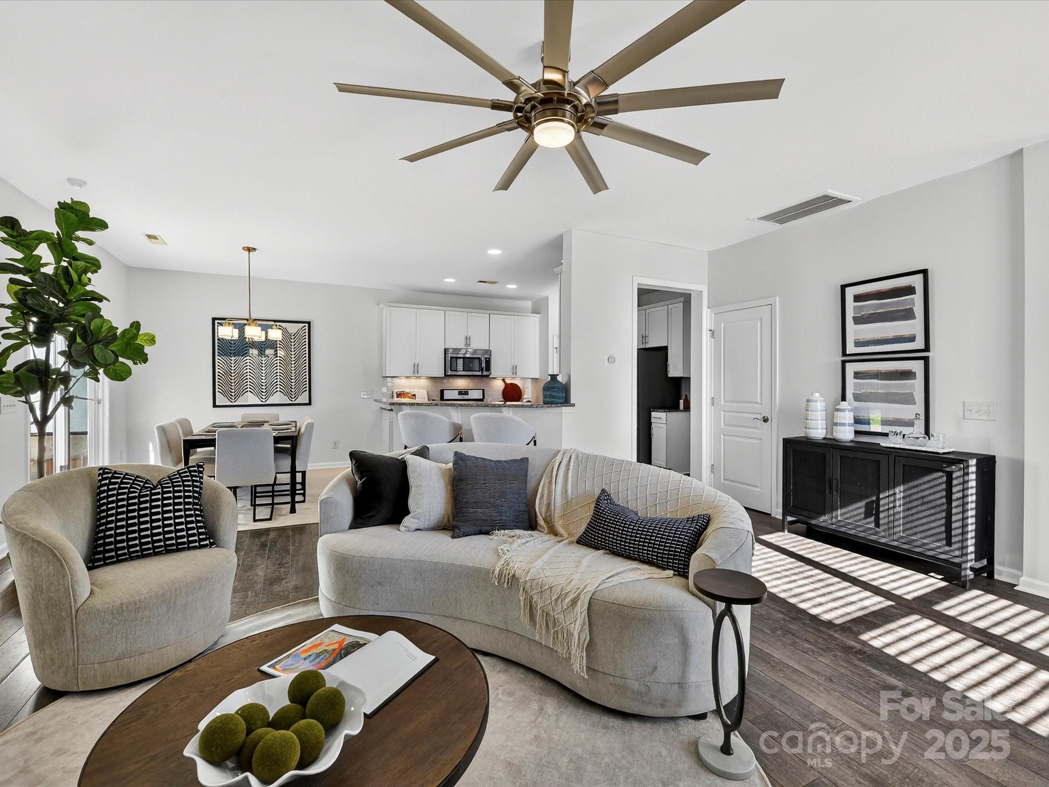 2568 Royal York Avenue