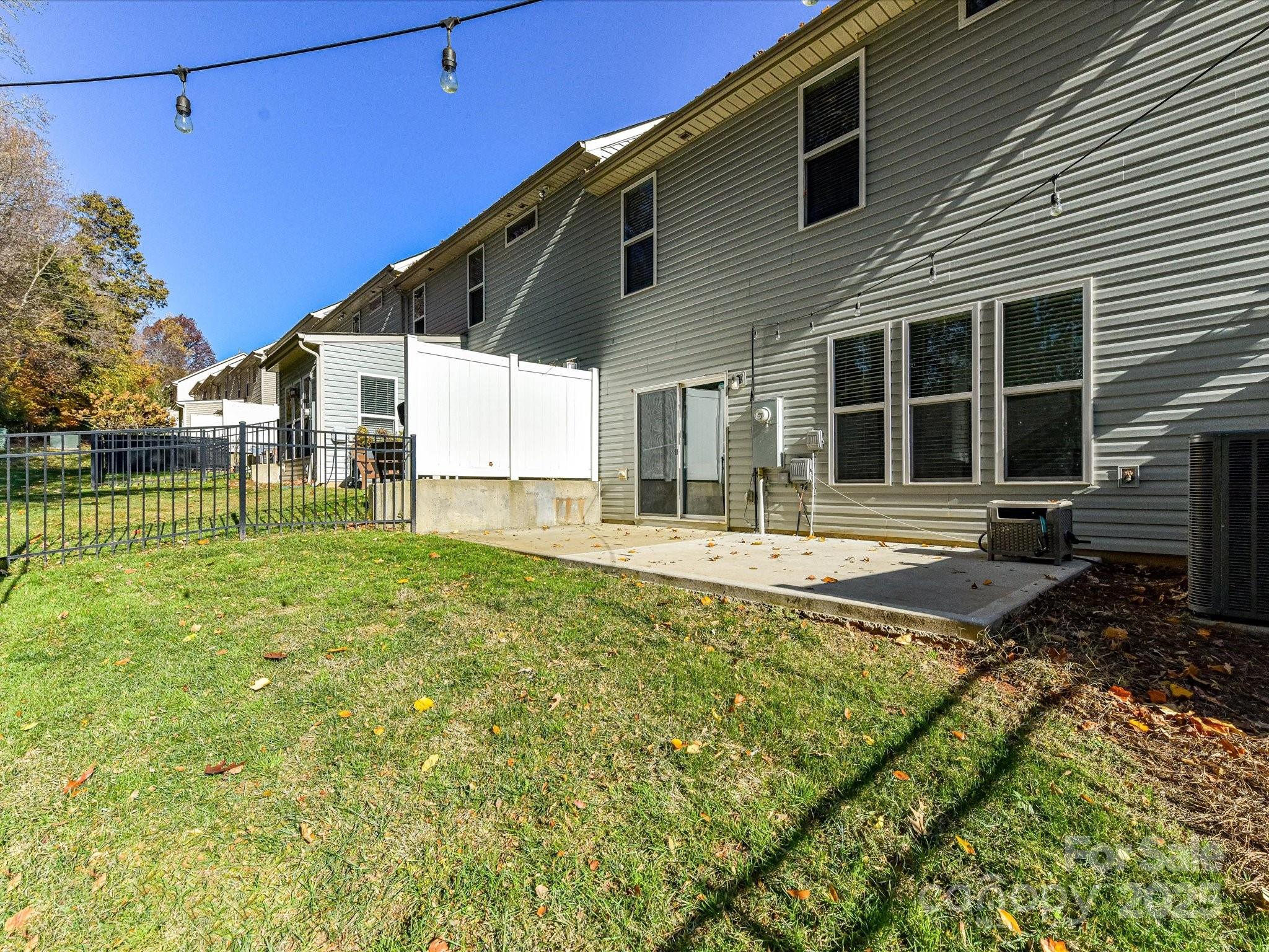 2568 Royal York Avenue