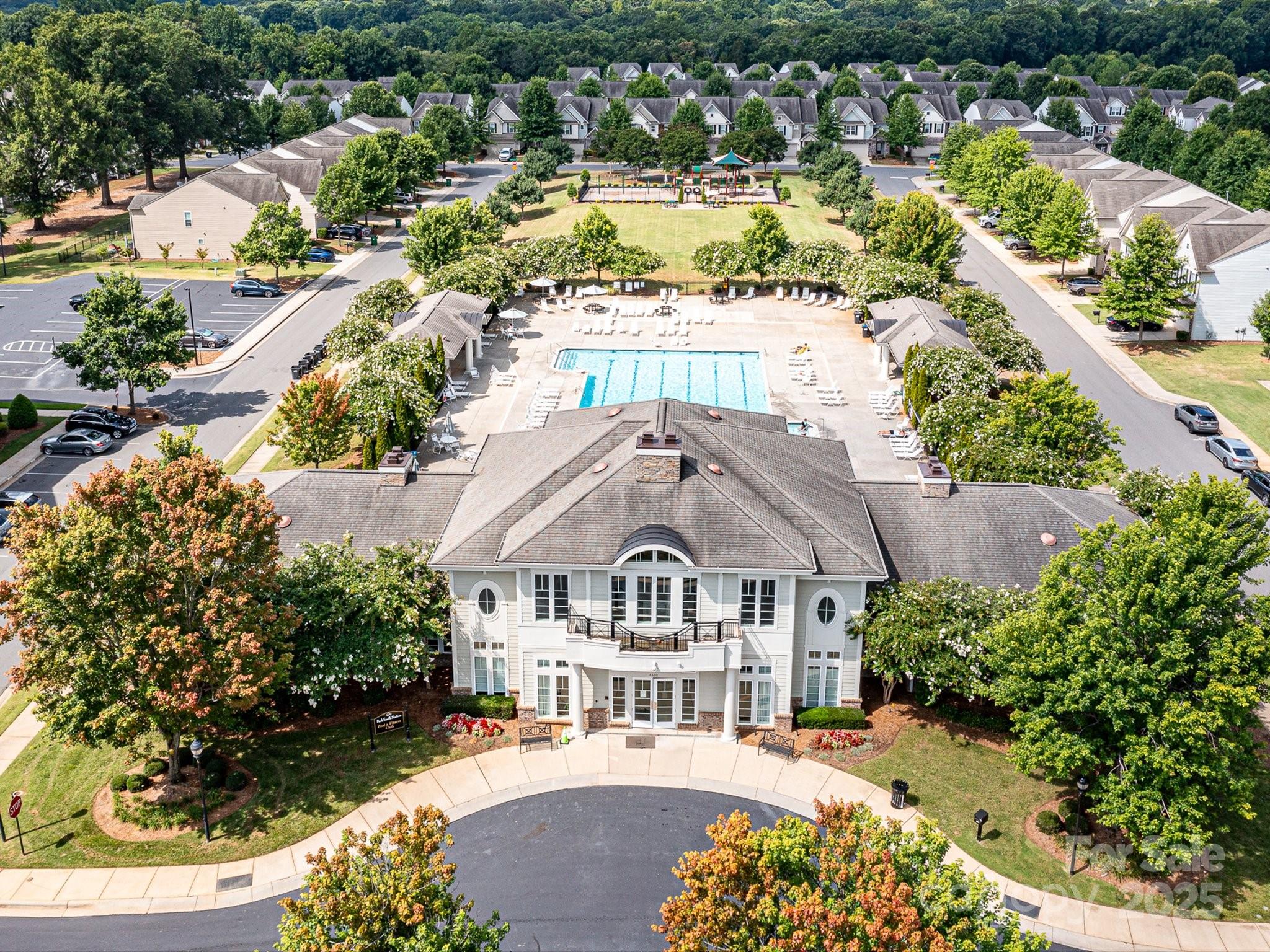 2568 Royal York Avenue