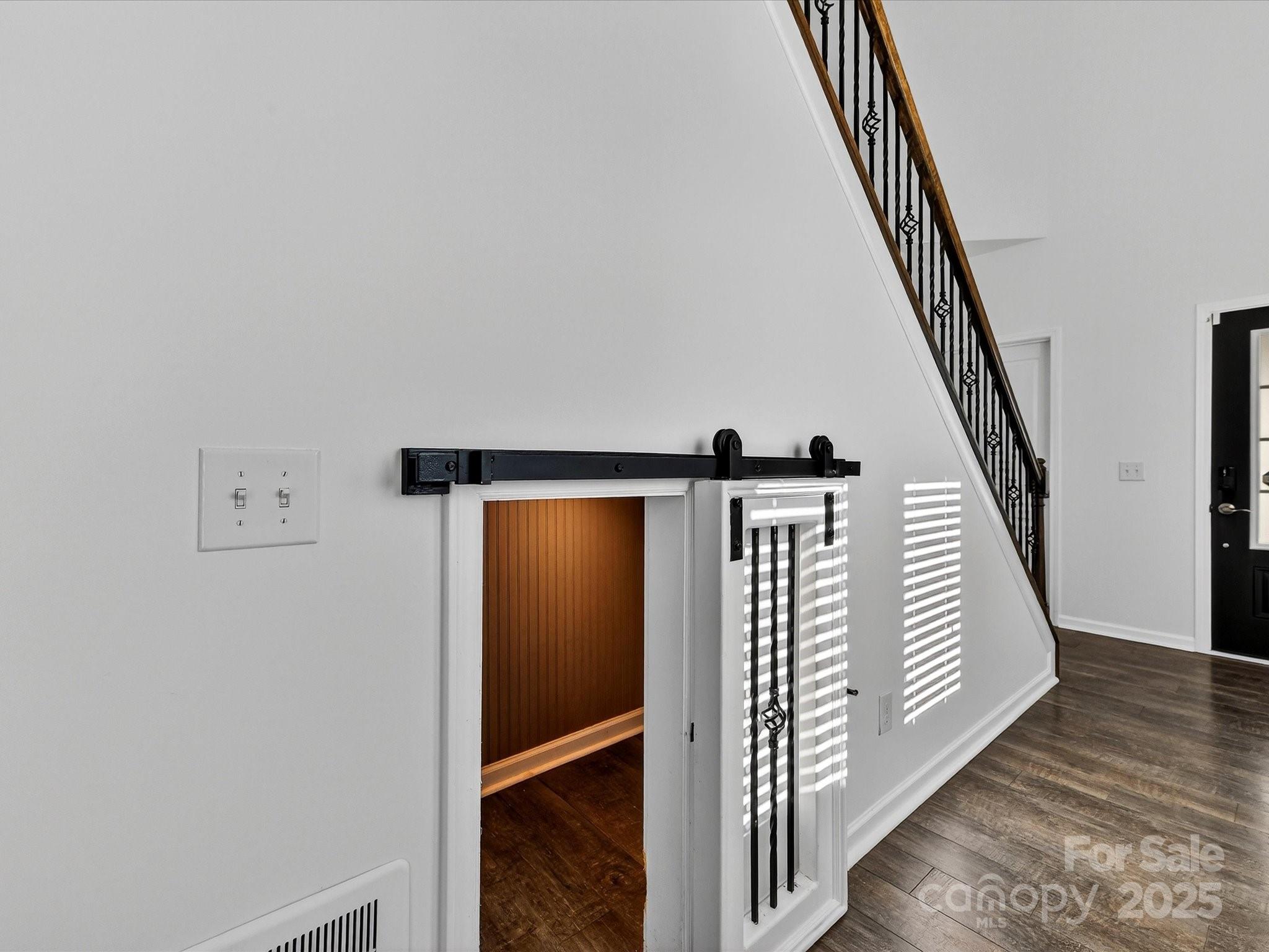 2568 Royal York Avenue