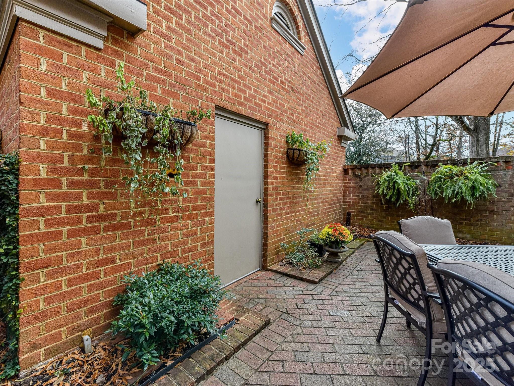 2813 Sharon View Road