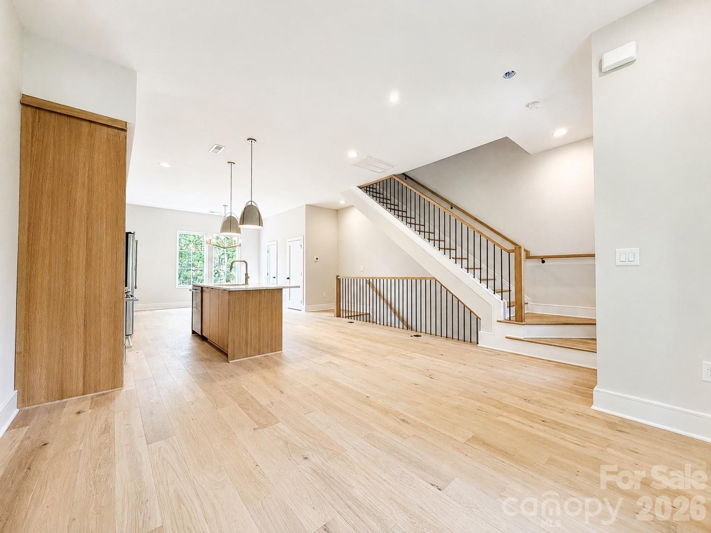 612 E 16th Street