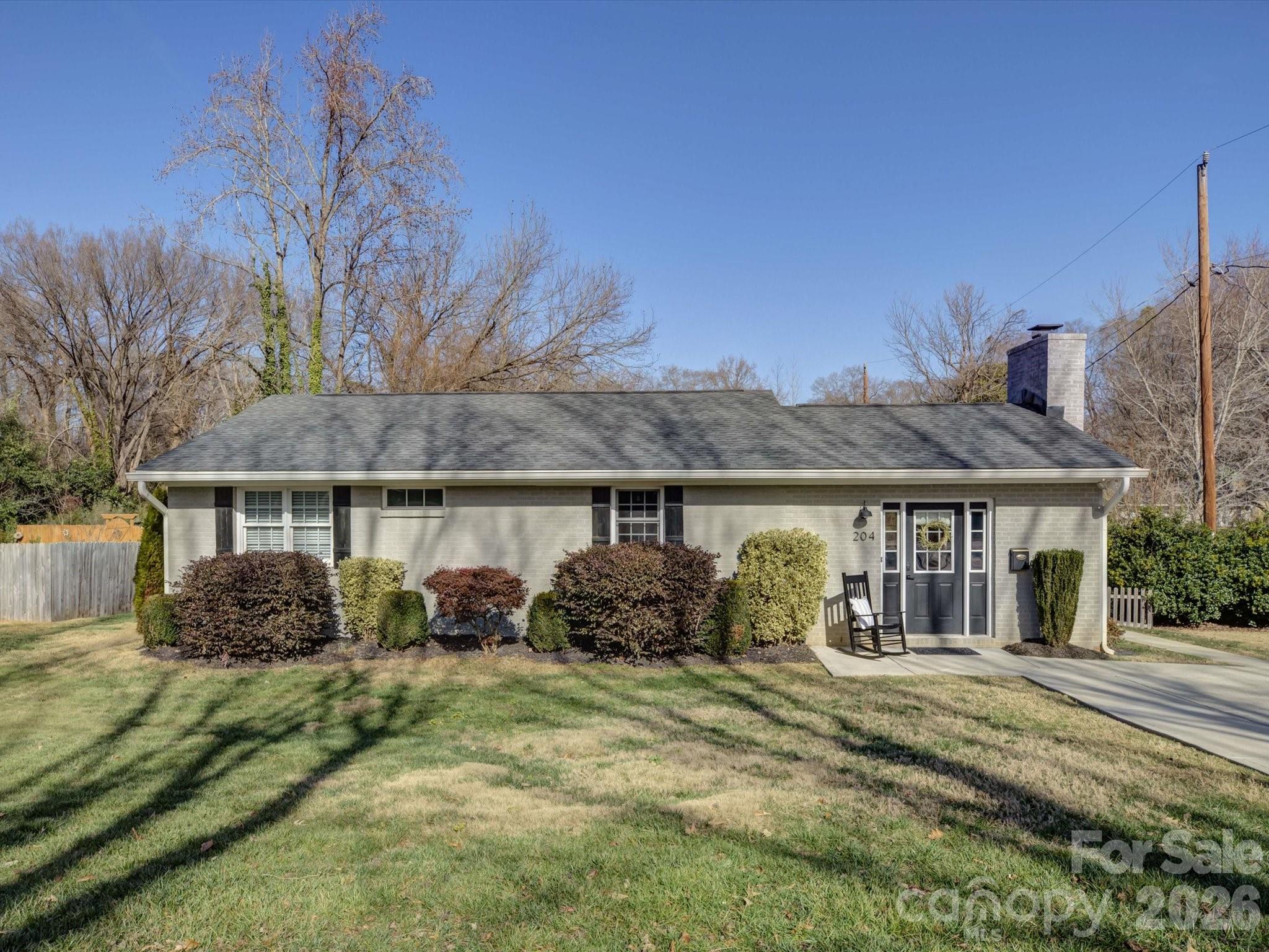 204 Elliott Street W