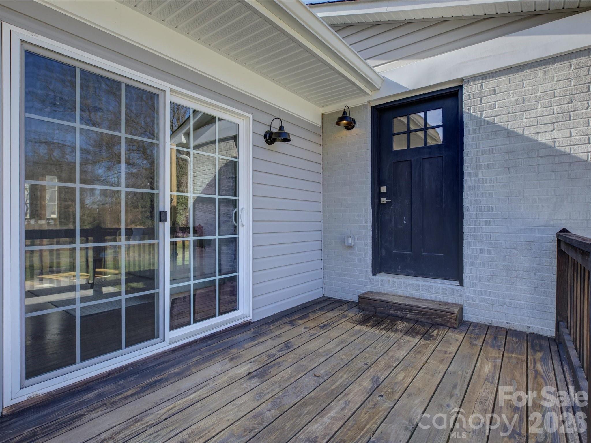 204 Elliott Street W