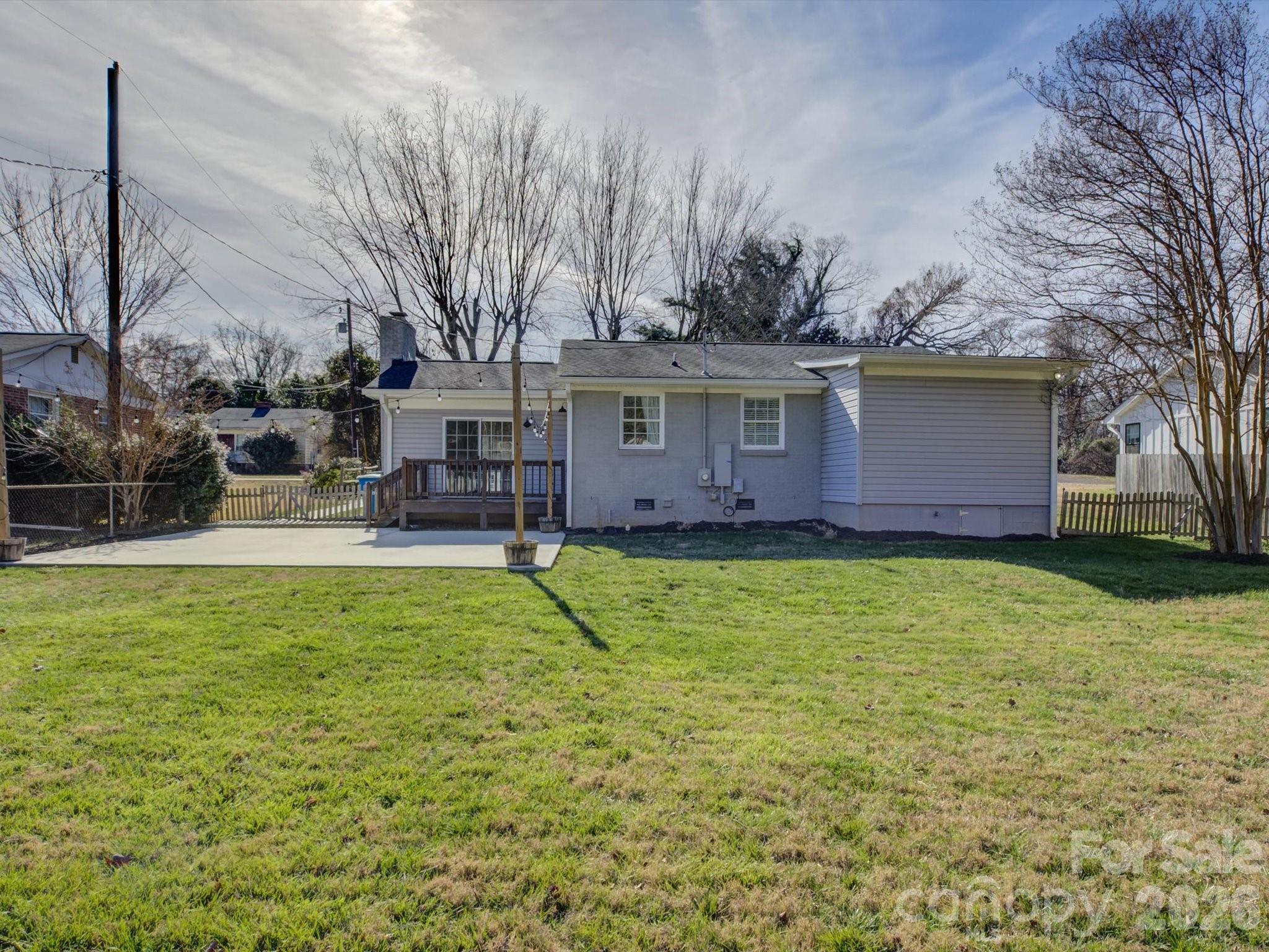 204 Elliott Street W