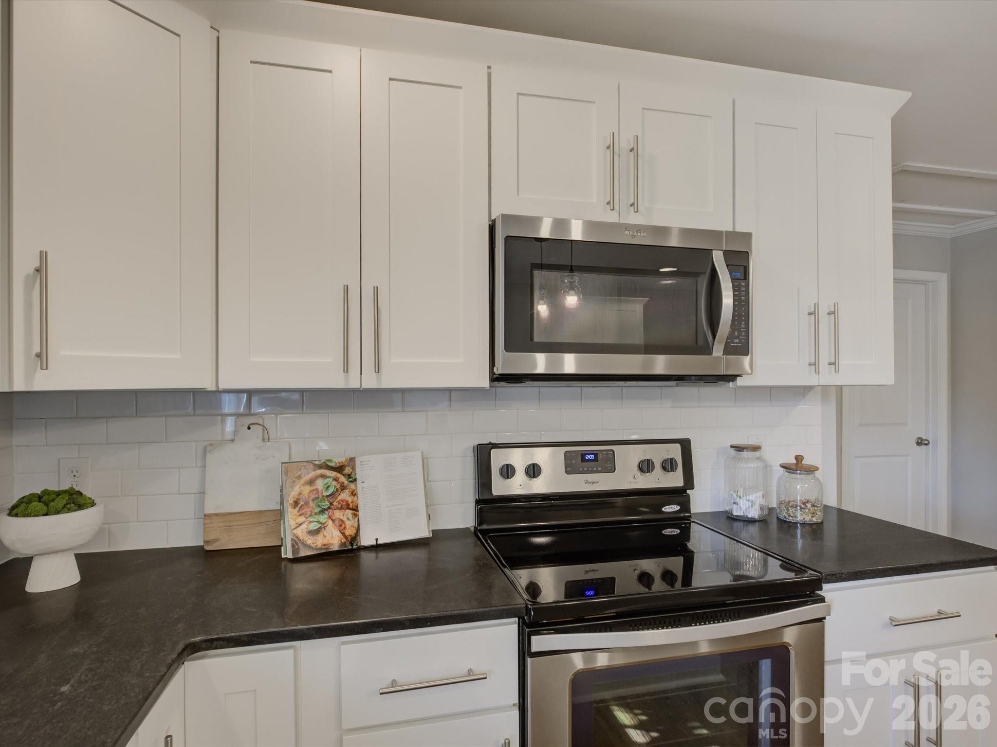 204 Elliott Street W