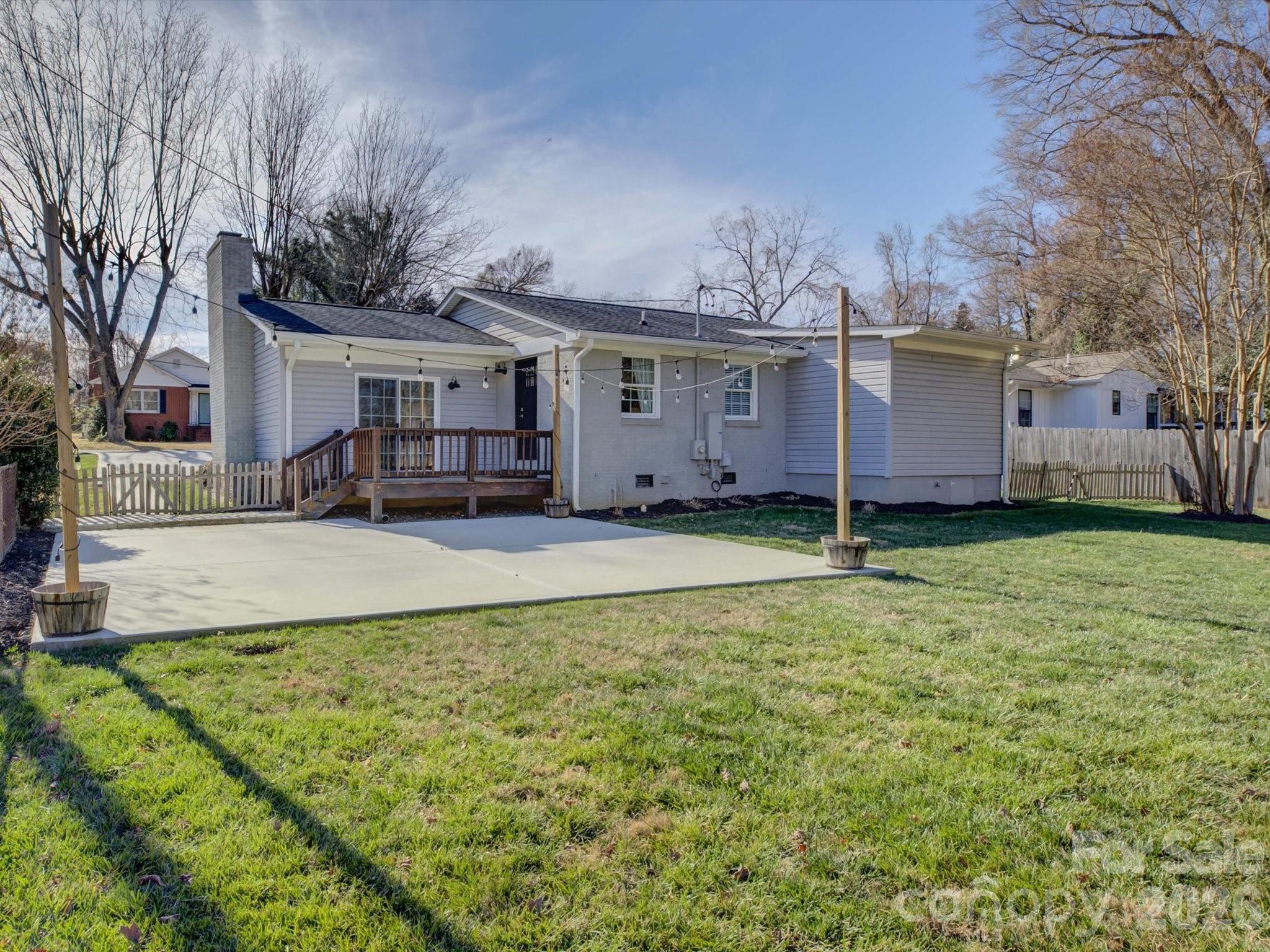 204 Elliott Street W