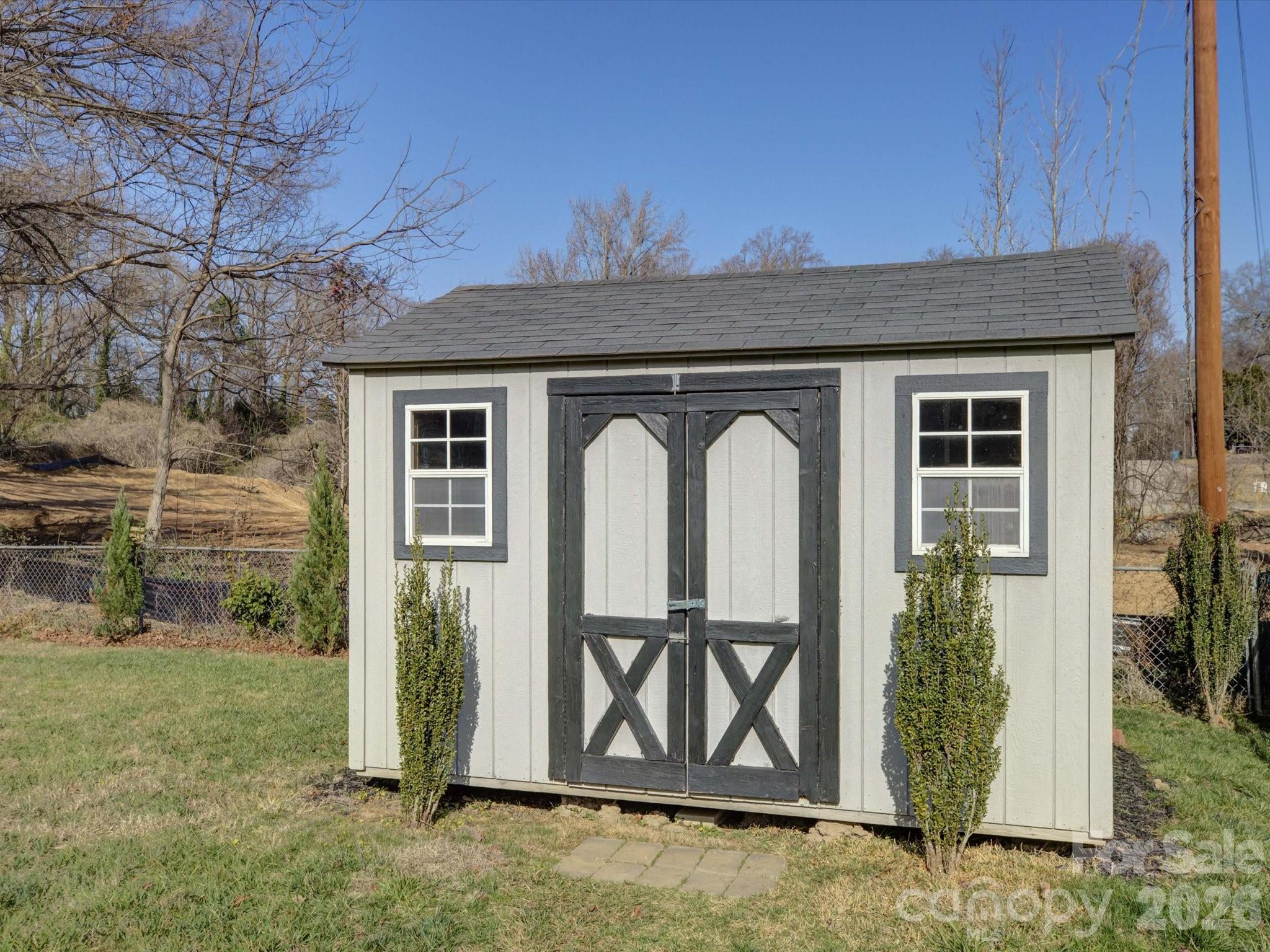 204 Elliott Street W