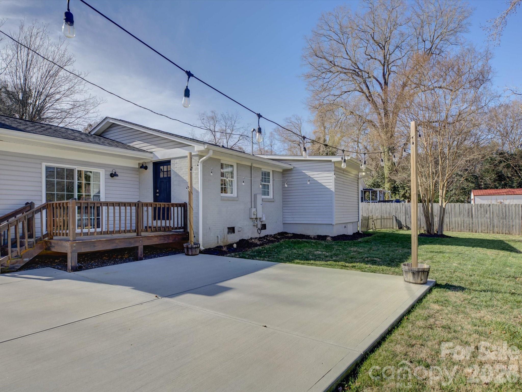 204 Elliott Street W