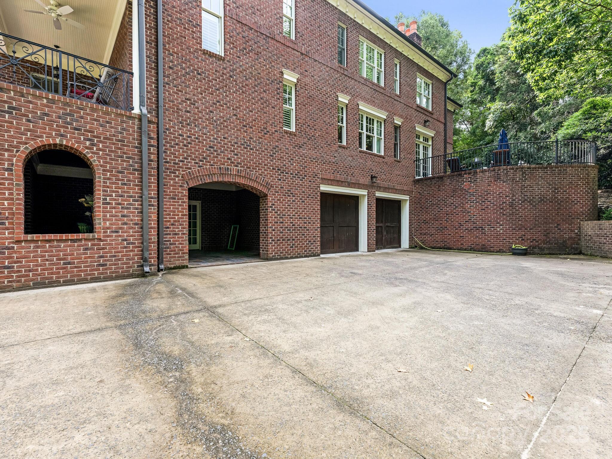 528 Meadowbrook Road