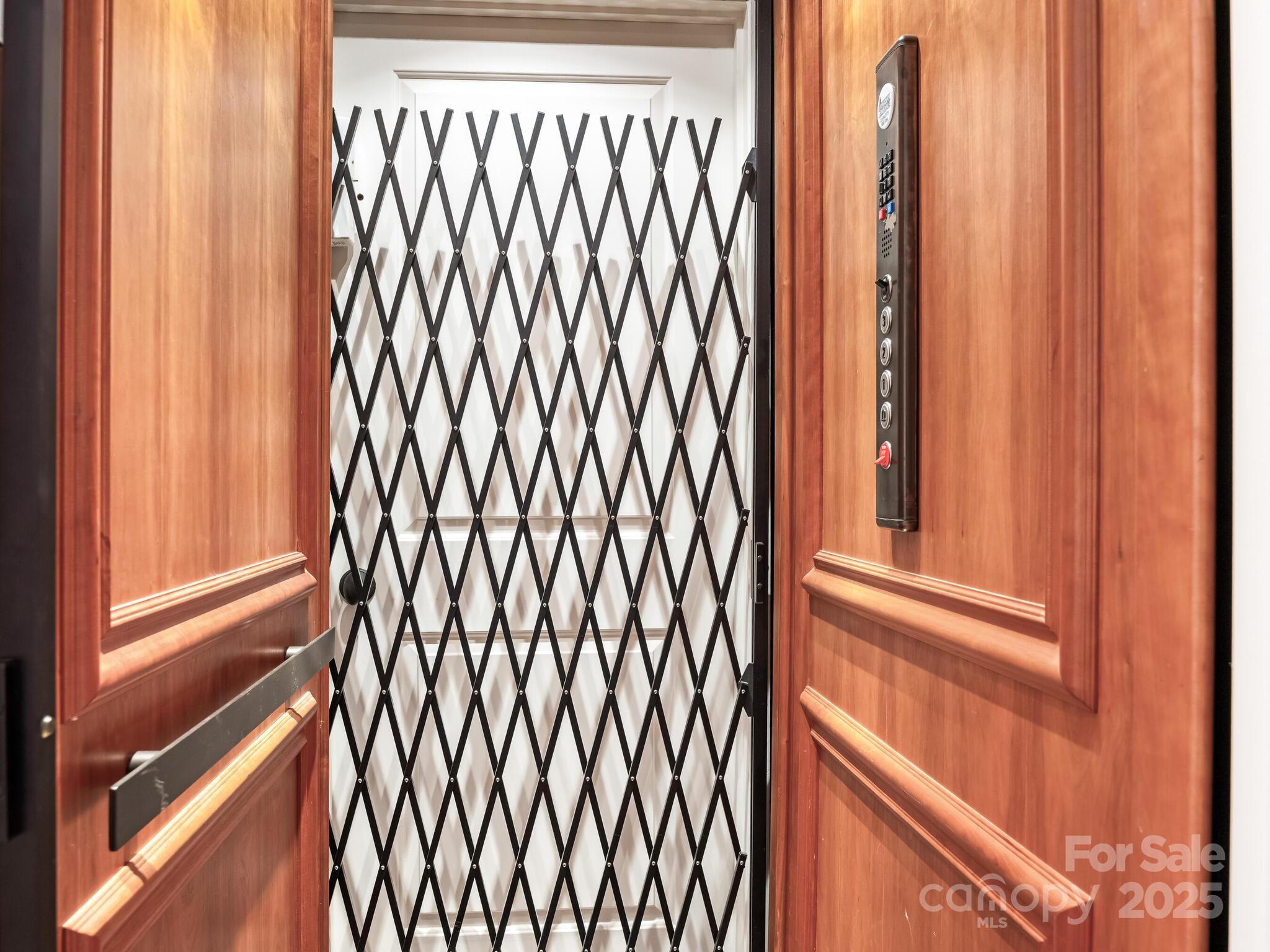 528 Meadowbrook Road