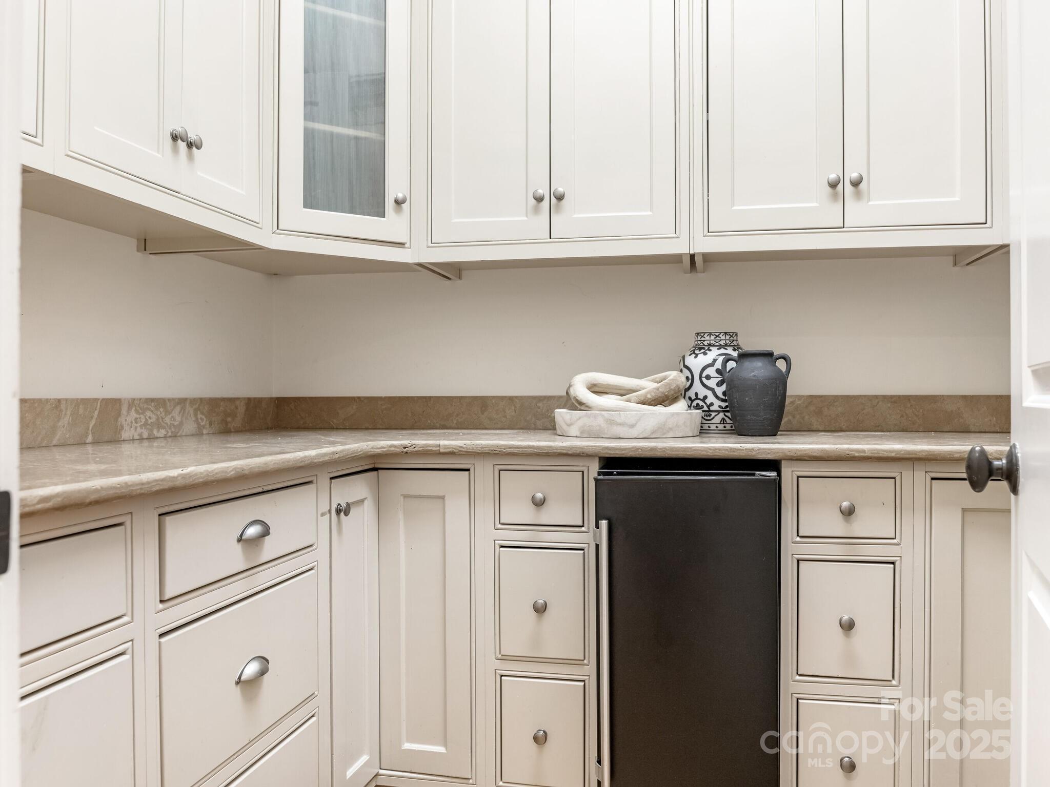 528 Meadowbrook Road