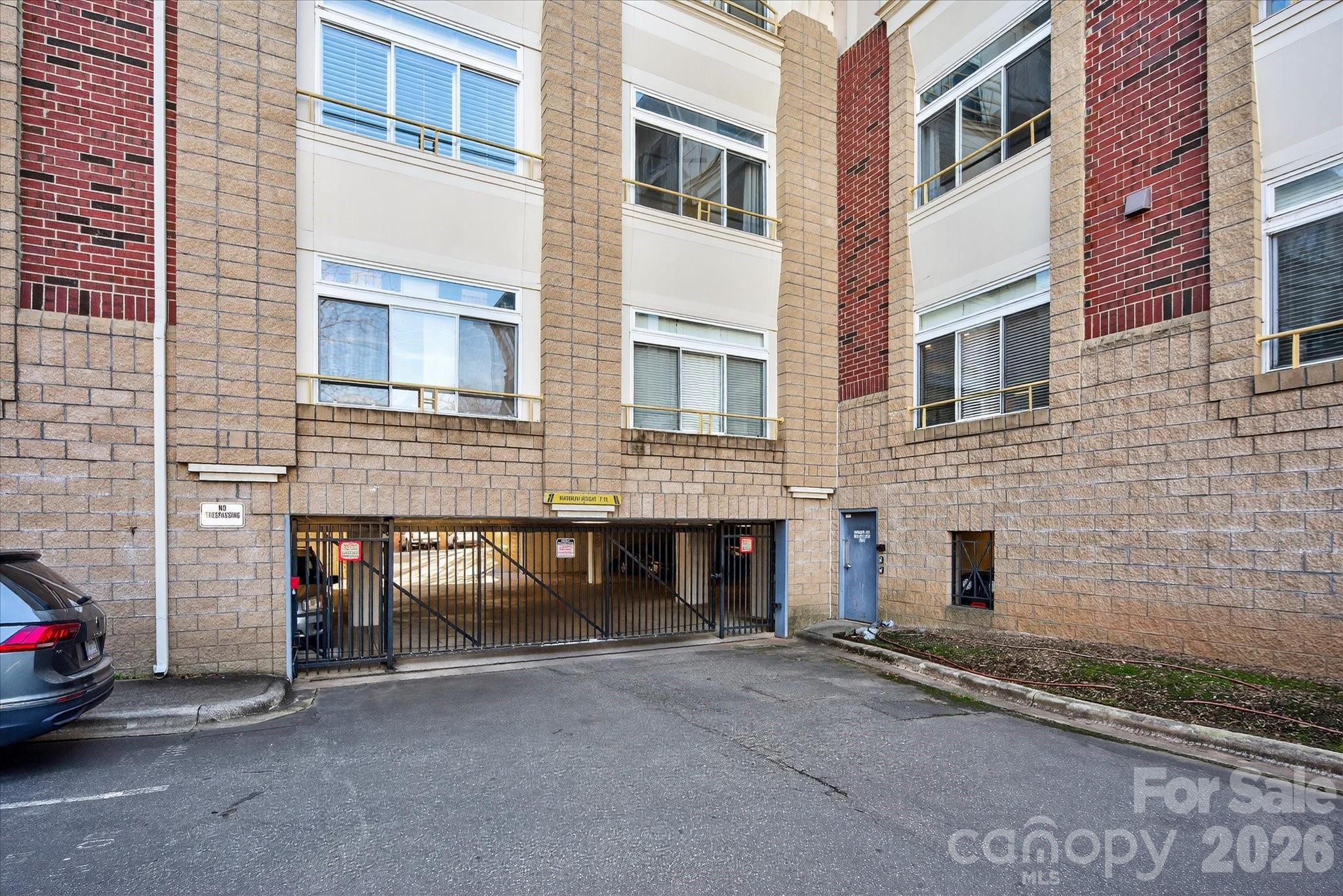 404 N Laurel Avenue Unit: 16