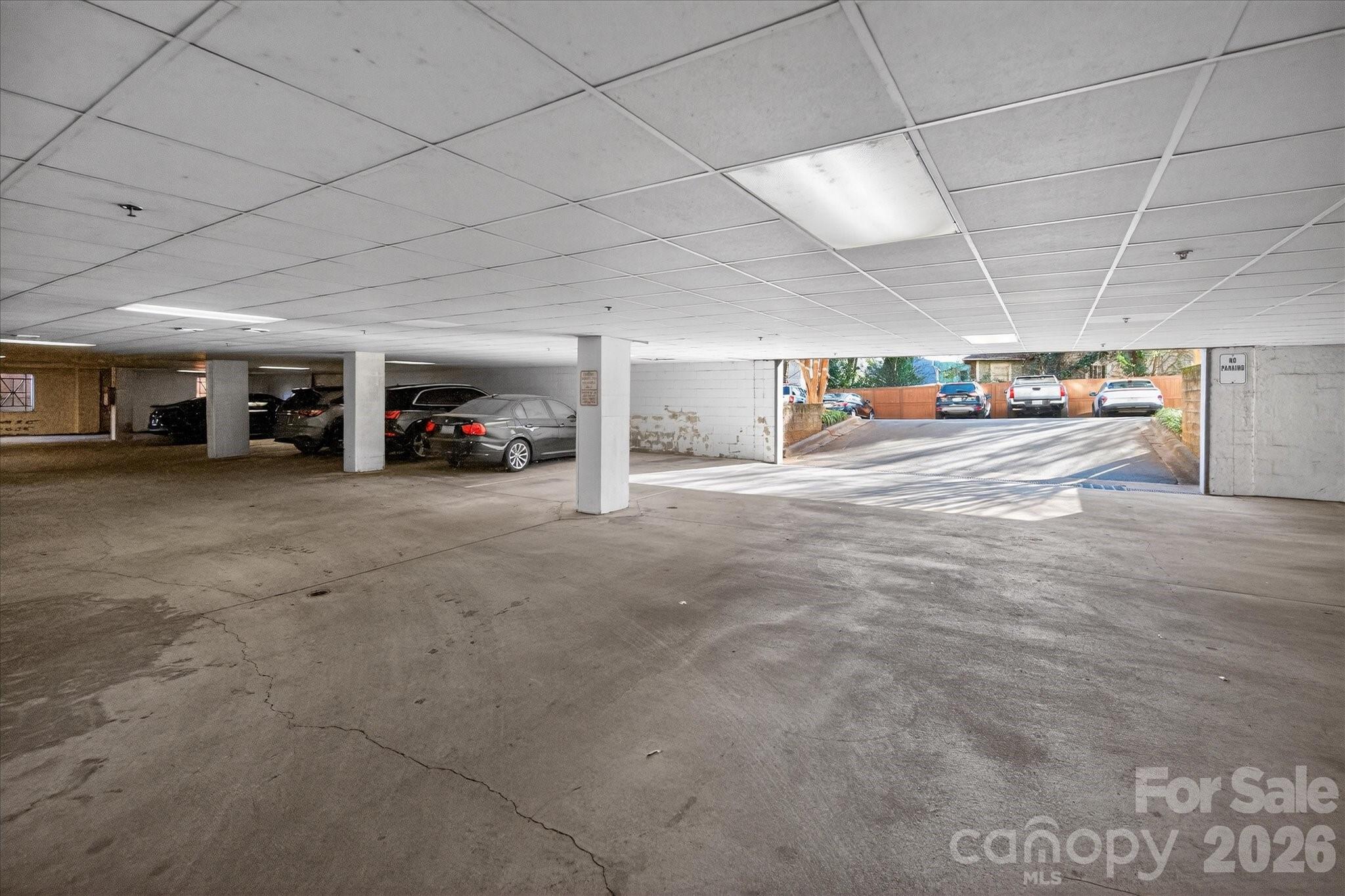 404 N Laurel Avenue Unit: 16