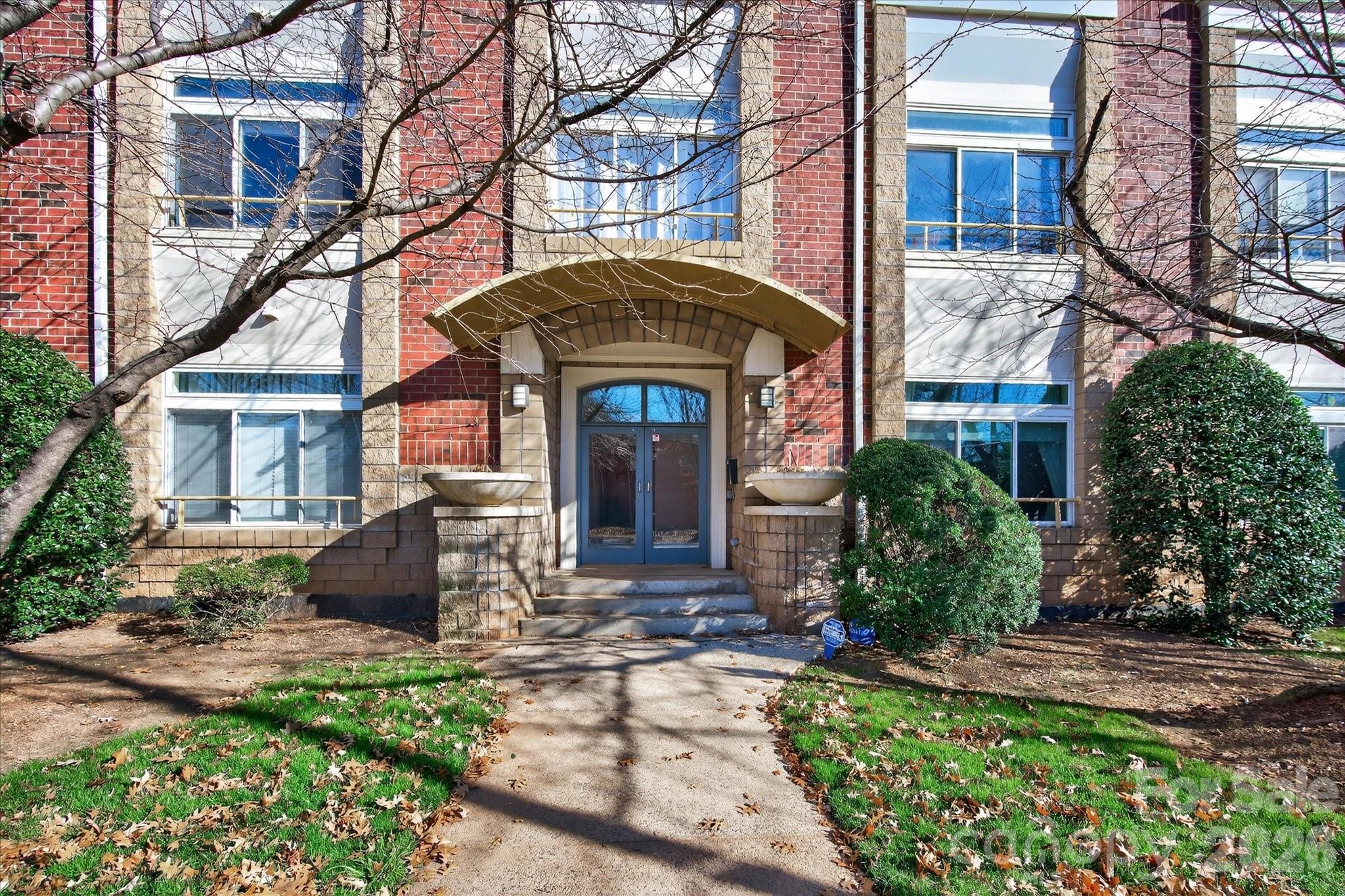 404 N Laurel Avenue Unit: 16