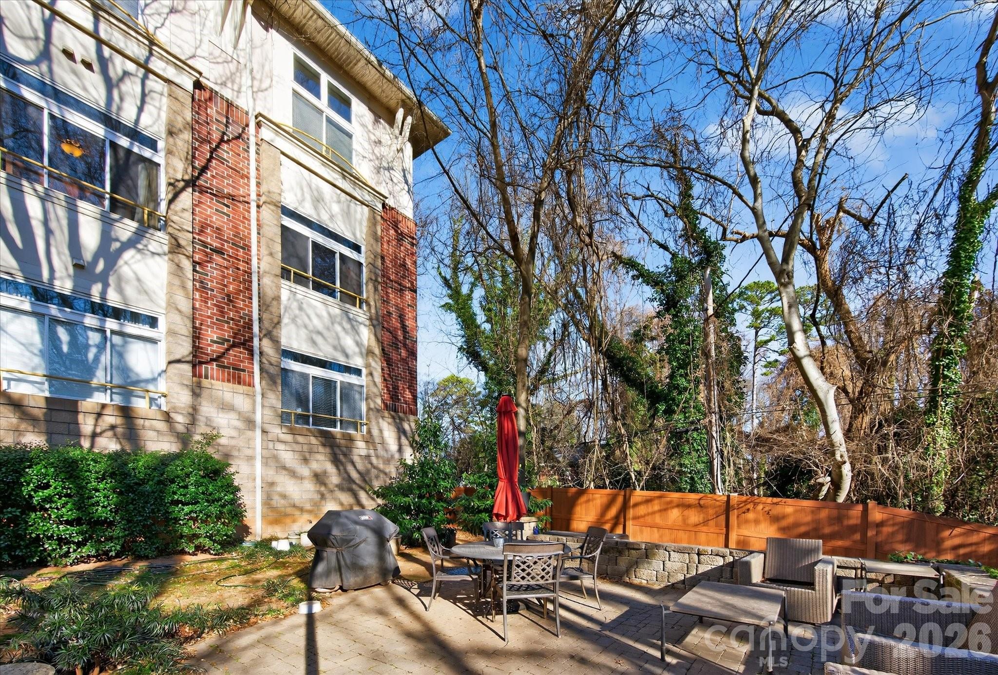 404 N Laurel Avenue Unit: 16