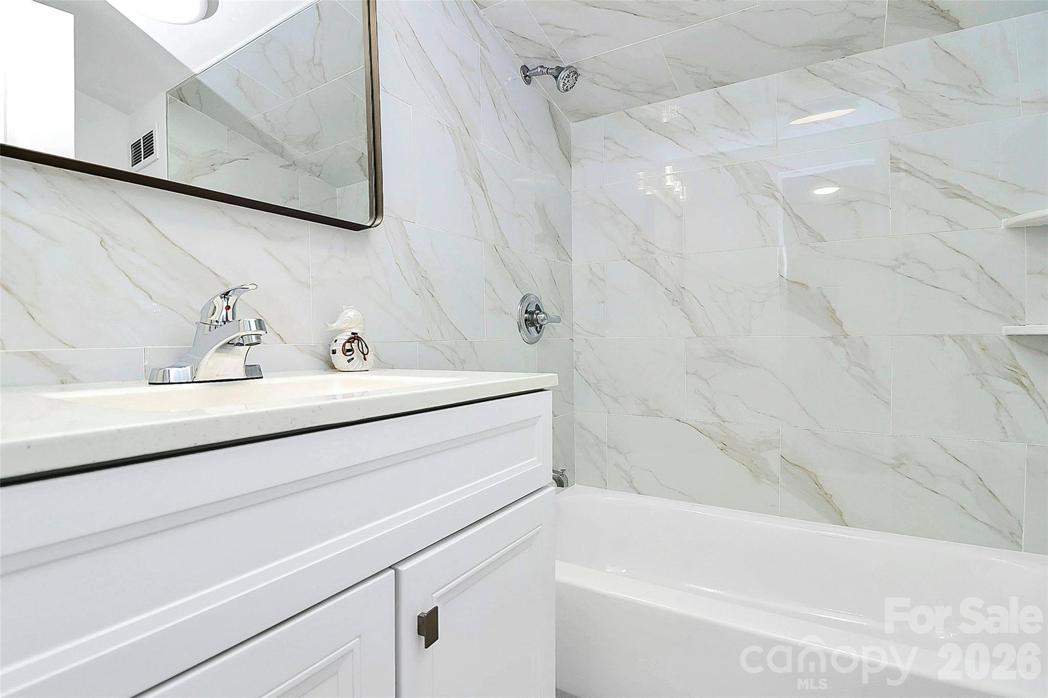 511 W Oakwood Avenue