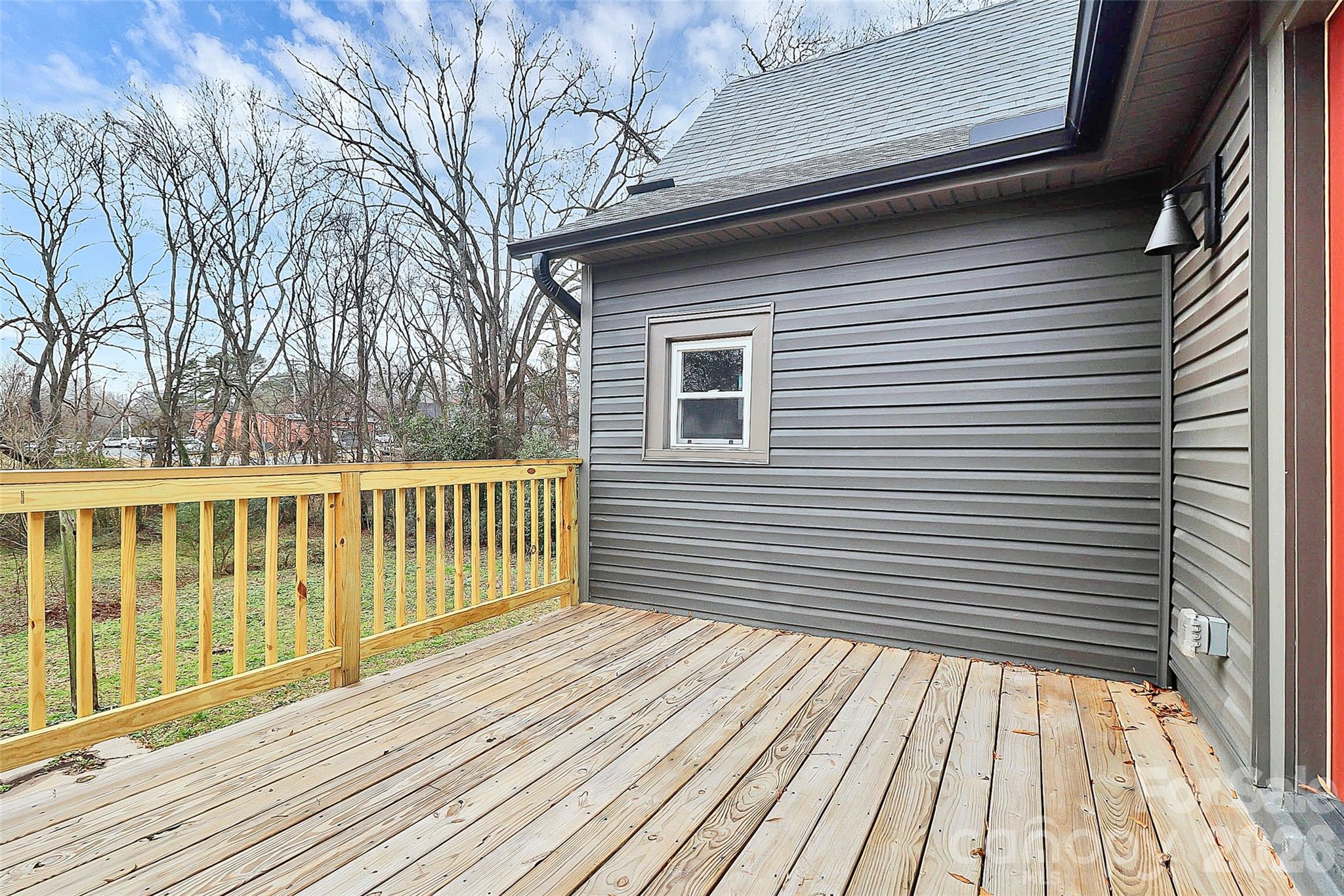 511 W Oakwood Avenue