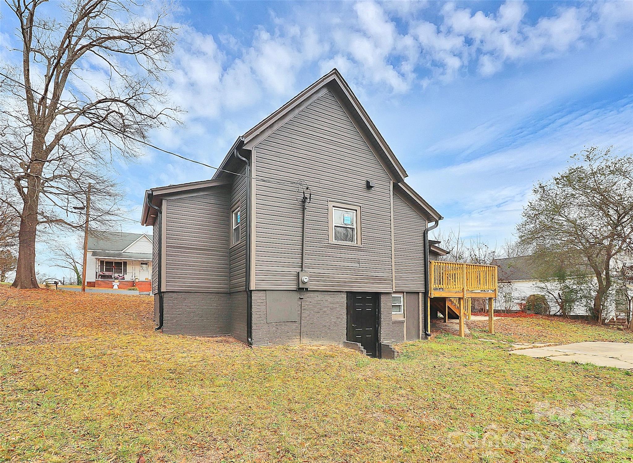 511 W Oakwood Avenue