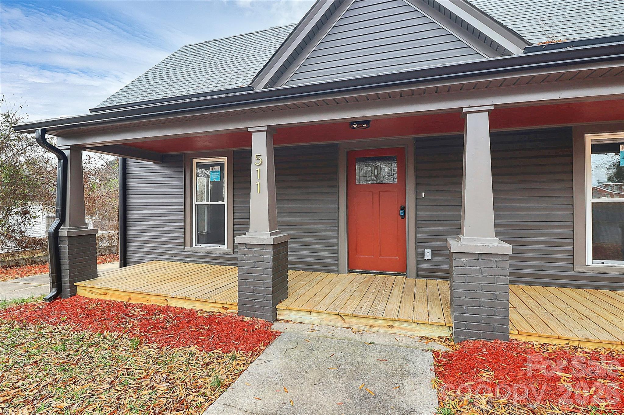 511 W Oakwood Avenue