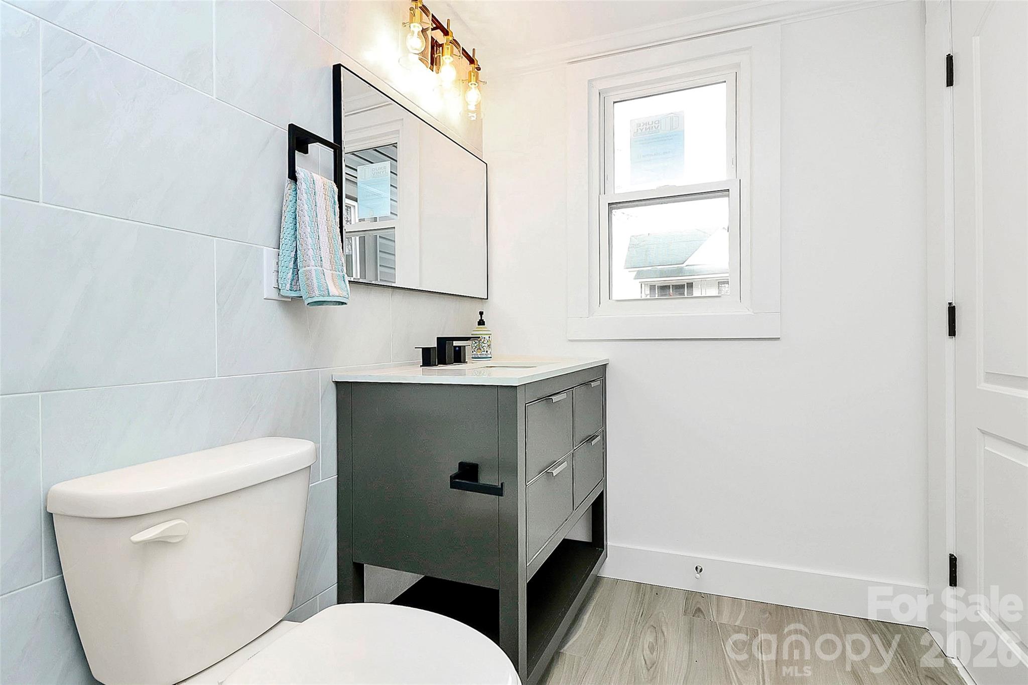 511 W Oakwood Avenue