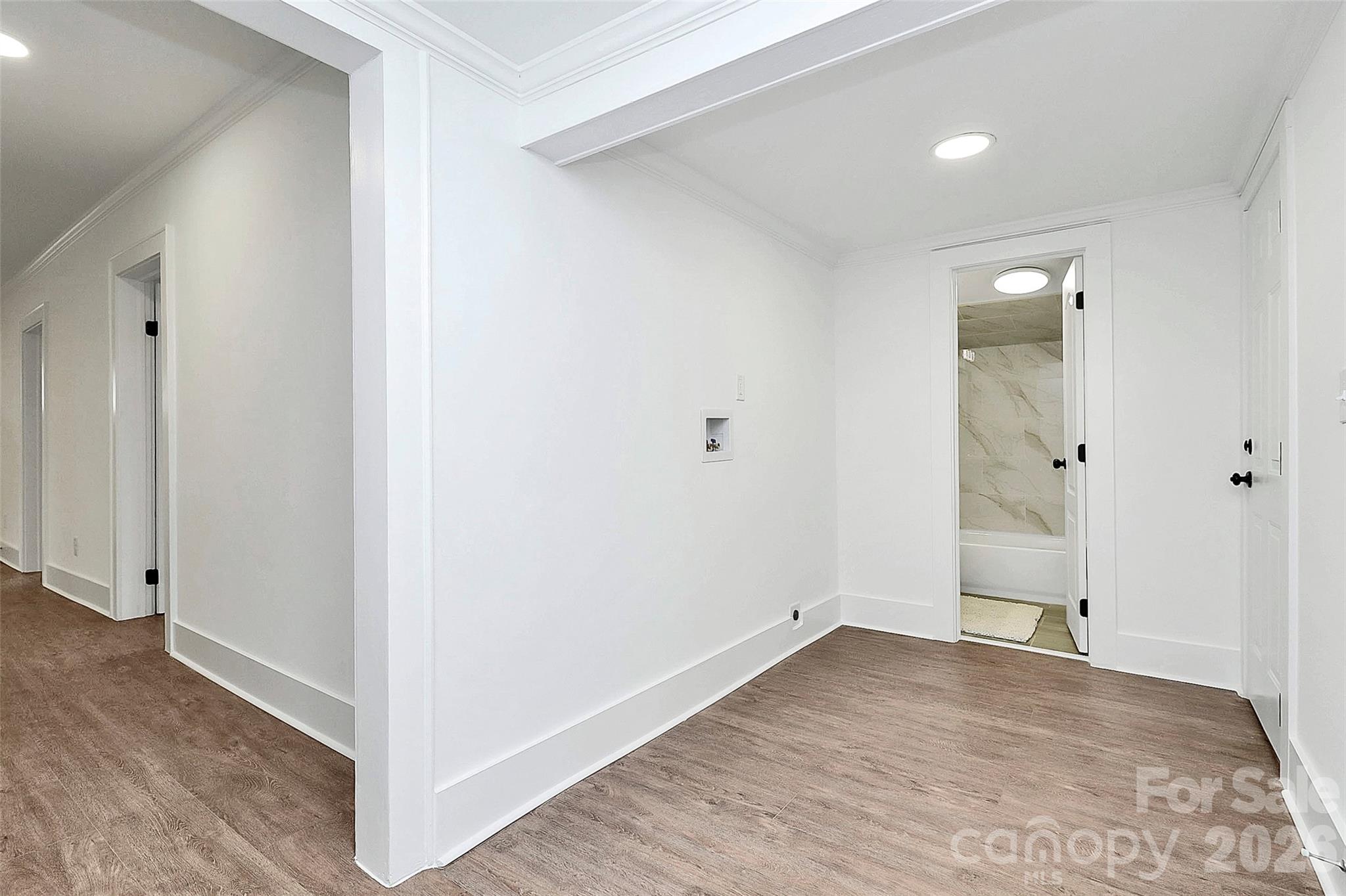 511 W Oakwood Avenue