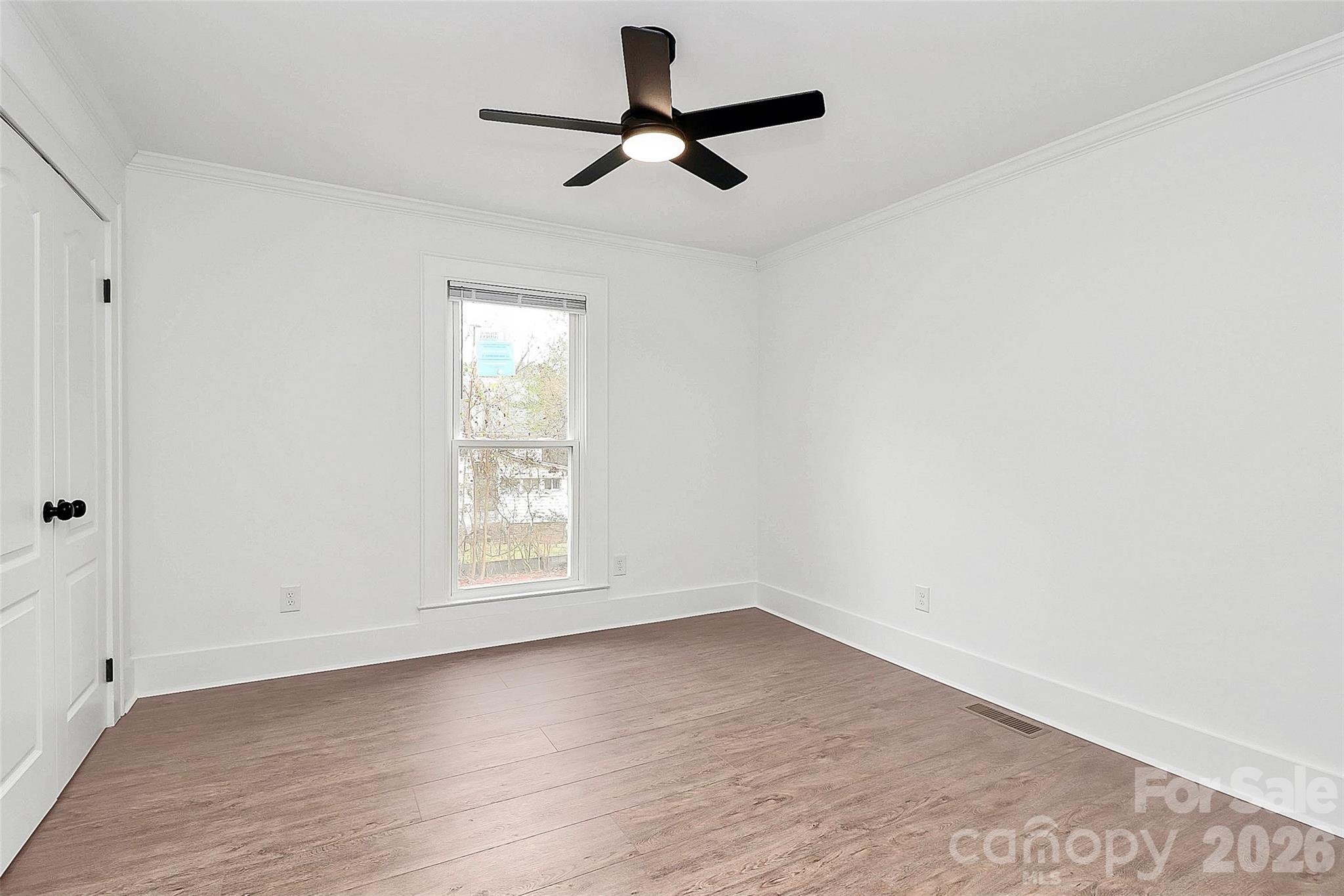 511 W Oakwood Avenue