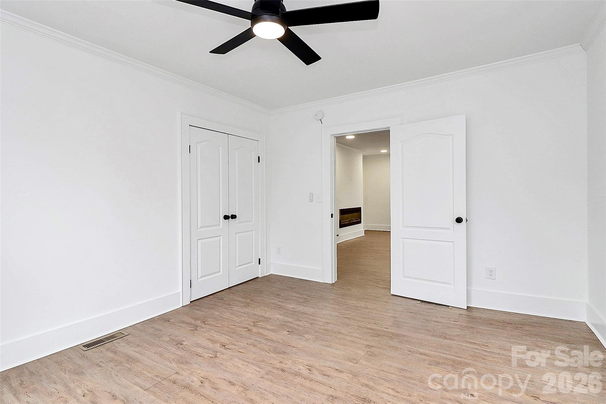 511 W Oakwood Avenue