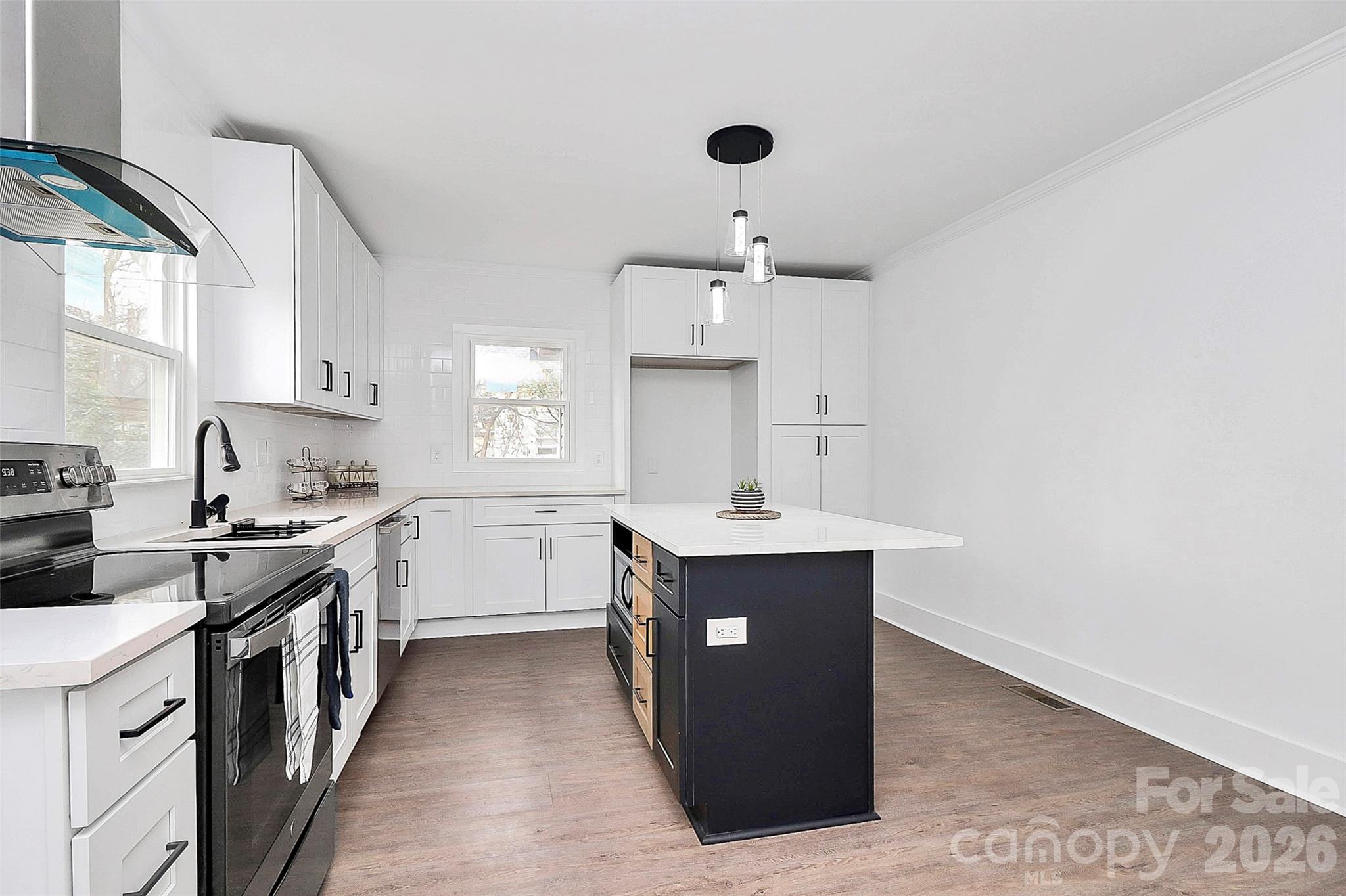 511 W Oakwood Avenue