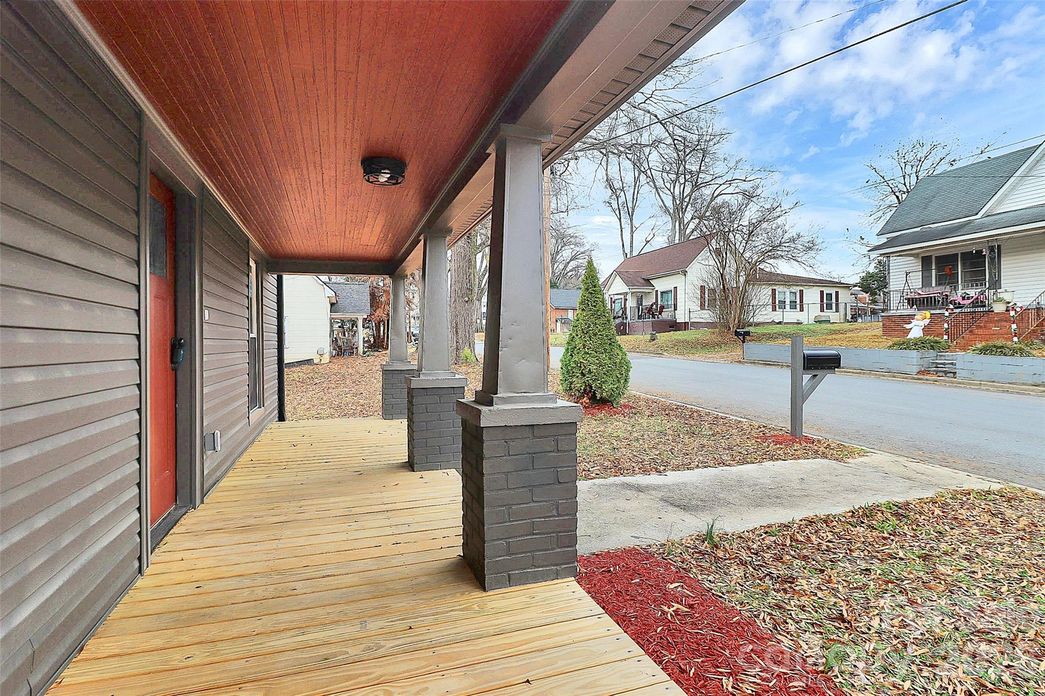 511 W Oakwood Avenue