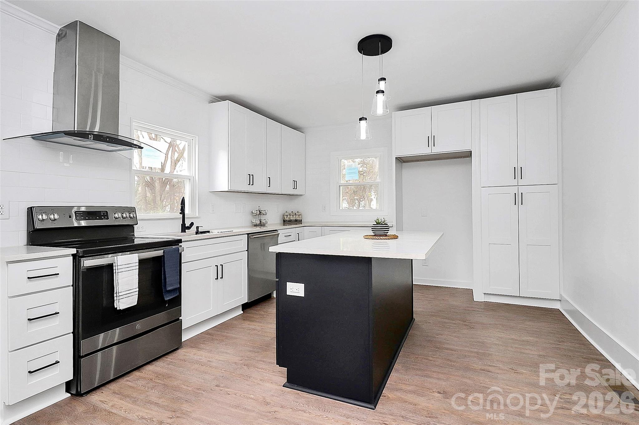 511 W Oakwood Avenue