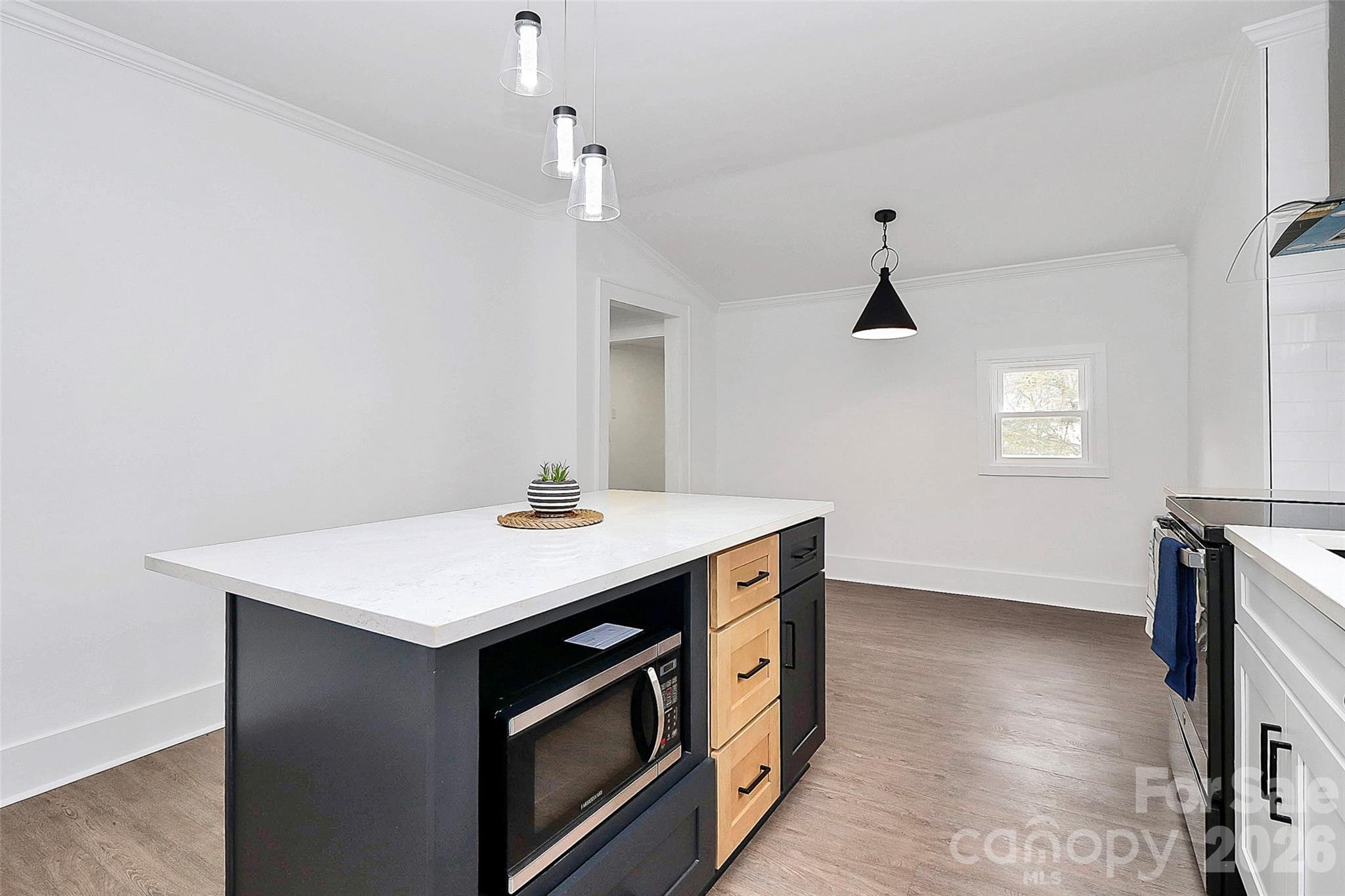 511 W Oakwood Avenue