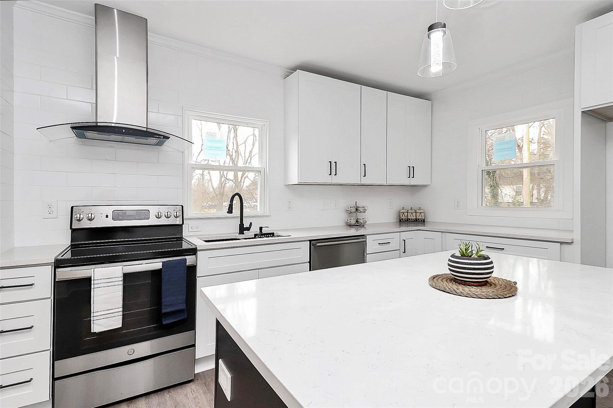 511 W Oakwood Avenue