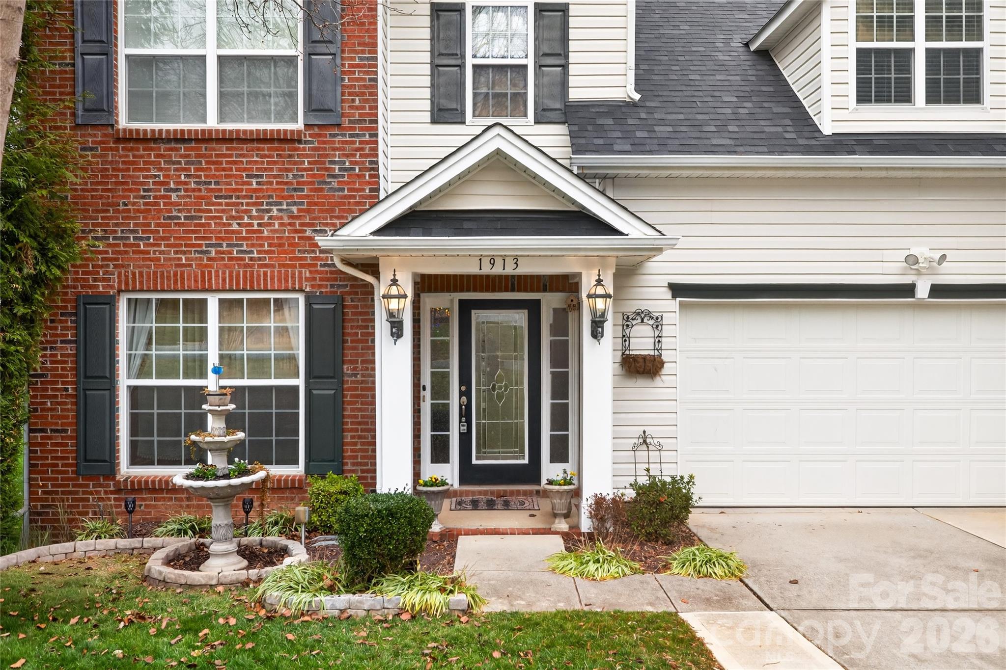 1913 Thorn Crest Drive