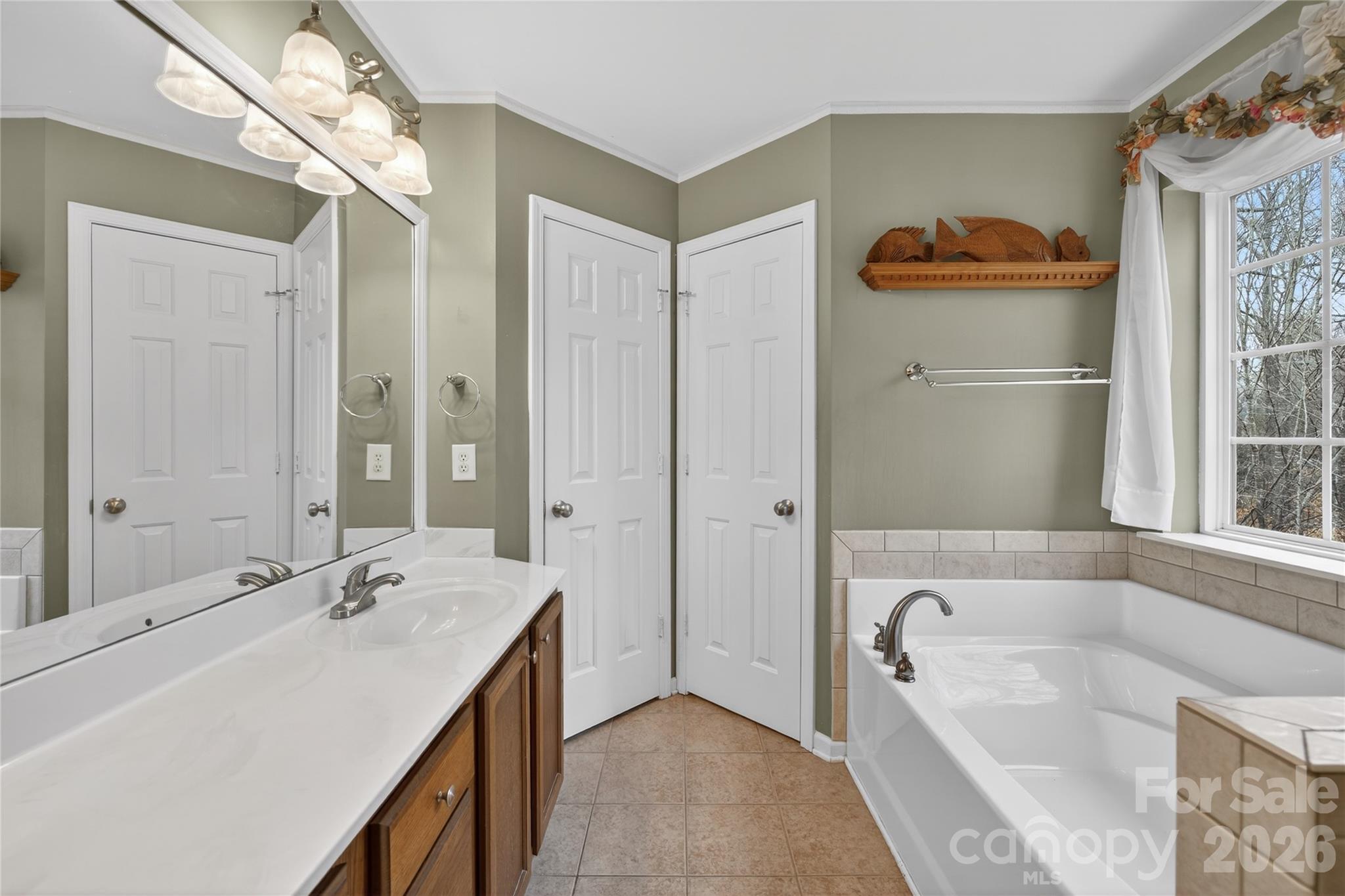 1913 Thorn Crest Drive