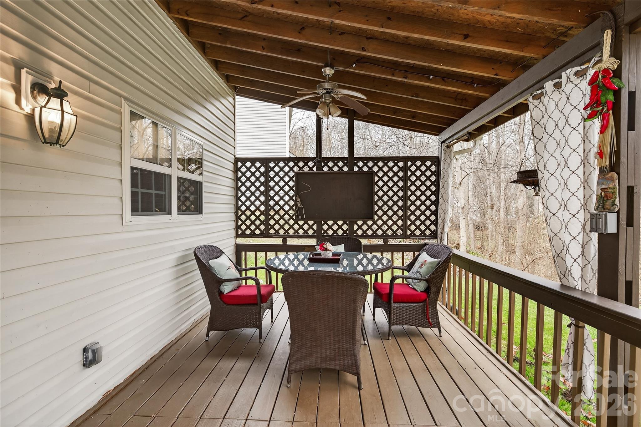 1913 Thorn Crest Drive