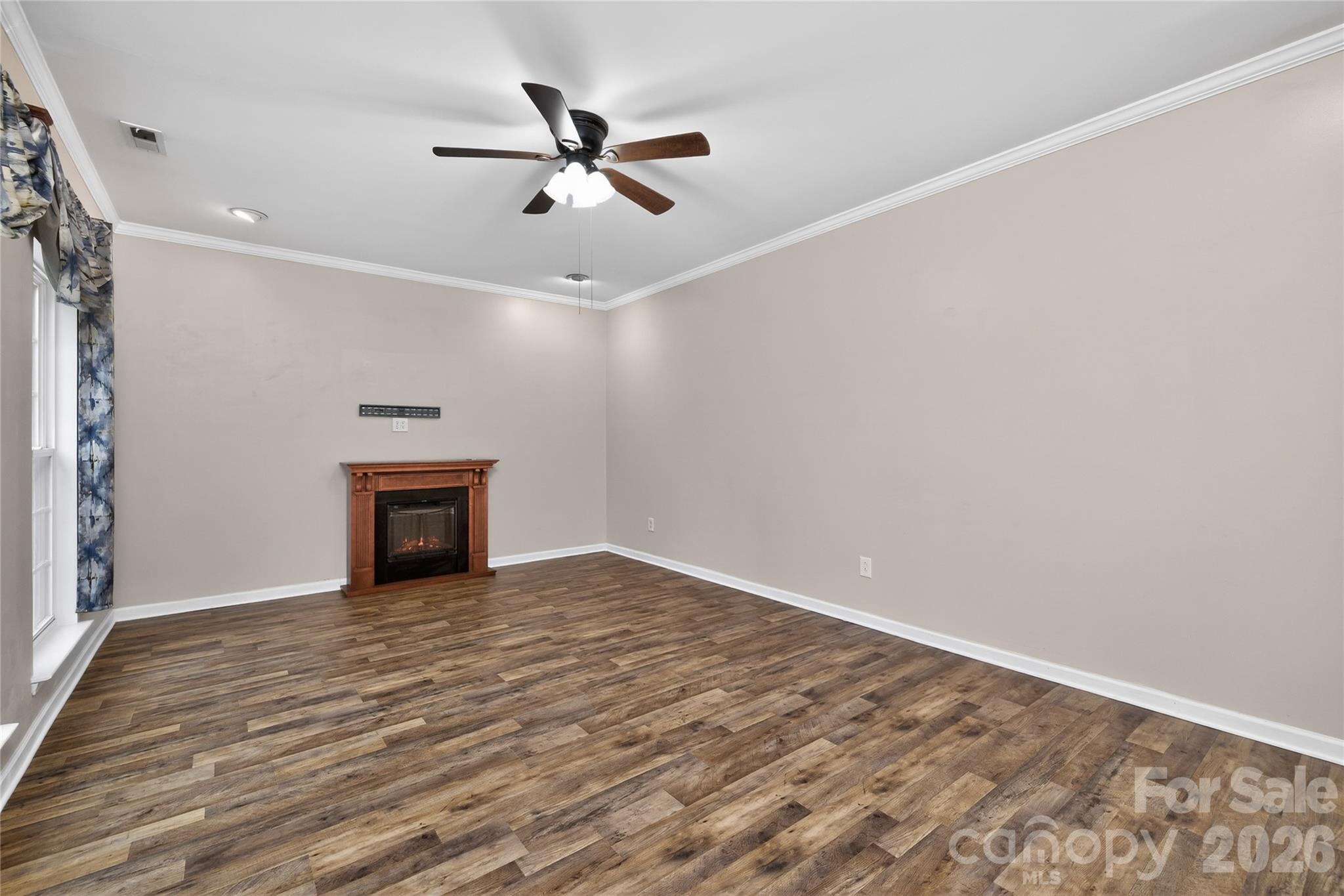 1913 Thorn Crest Drive