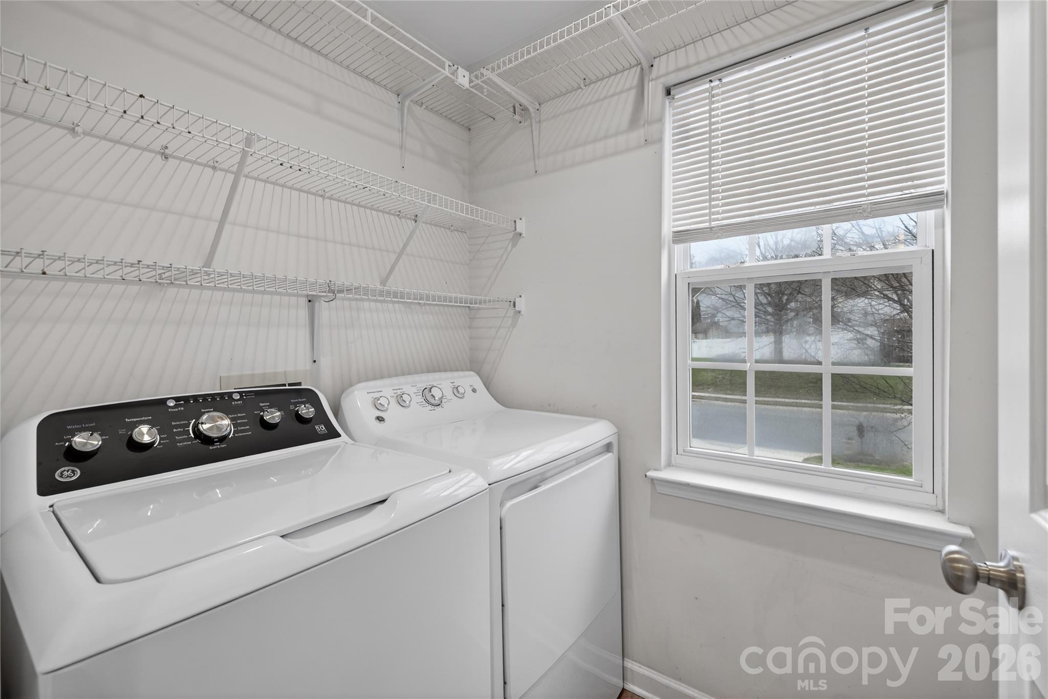 1913 Thorn Crest Drive